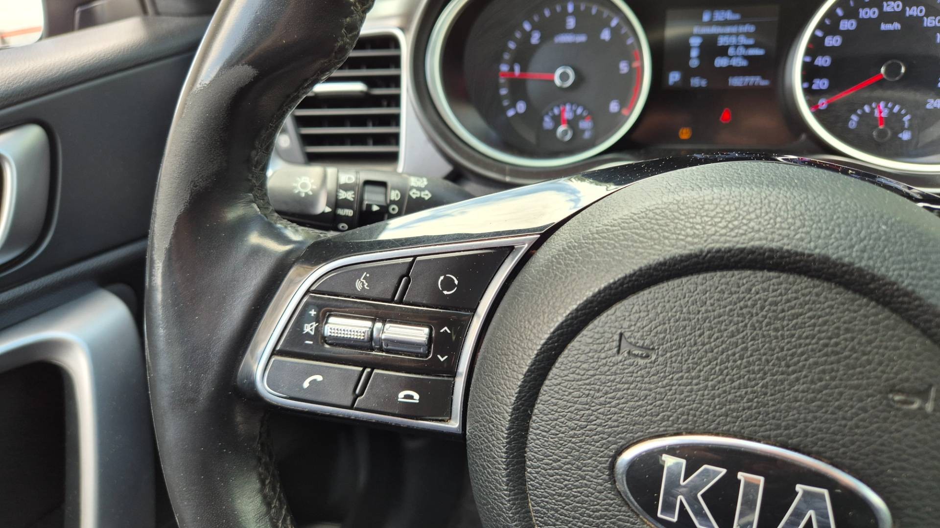 Kia Ceed SW 1.6 CRDi 136k Gold A/T – Obrázok 36