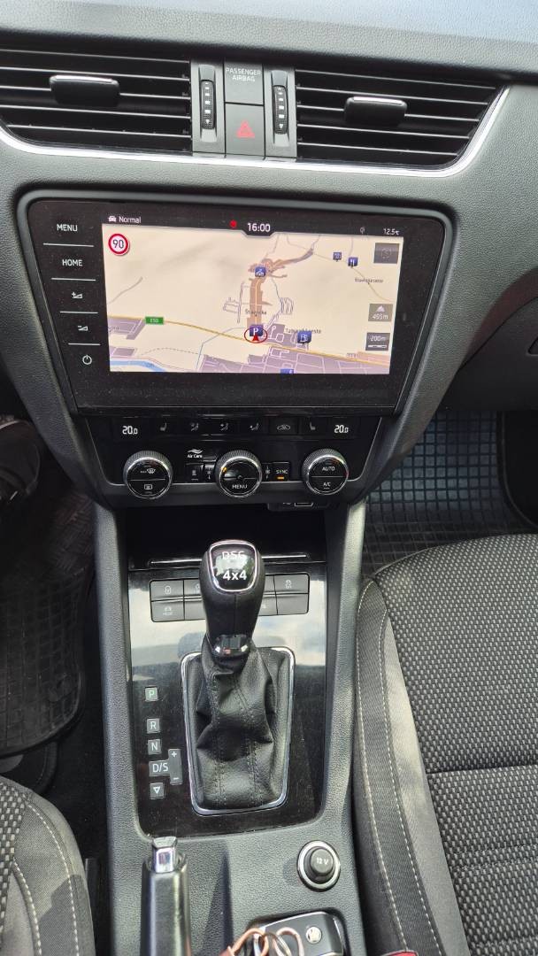 Škoda Octavia Combi 2.0 TDI 184k Scout DSG 4x4 – Obrázok 22