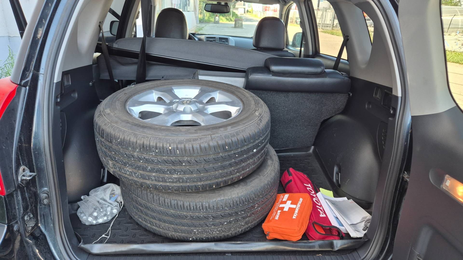 Toyota RAV4 2.2l D-4D 150 Lux – Obrázok 19