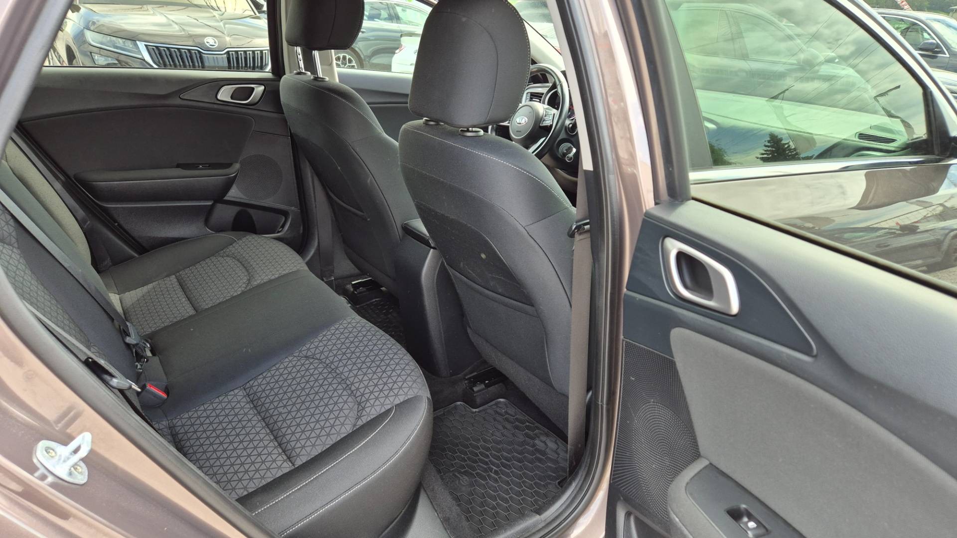 Kia Ceed SW 1.6 CRDi 136k Gold A/T – Obrázok 28