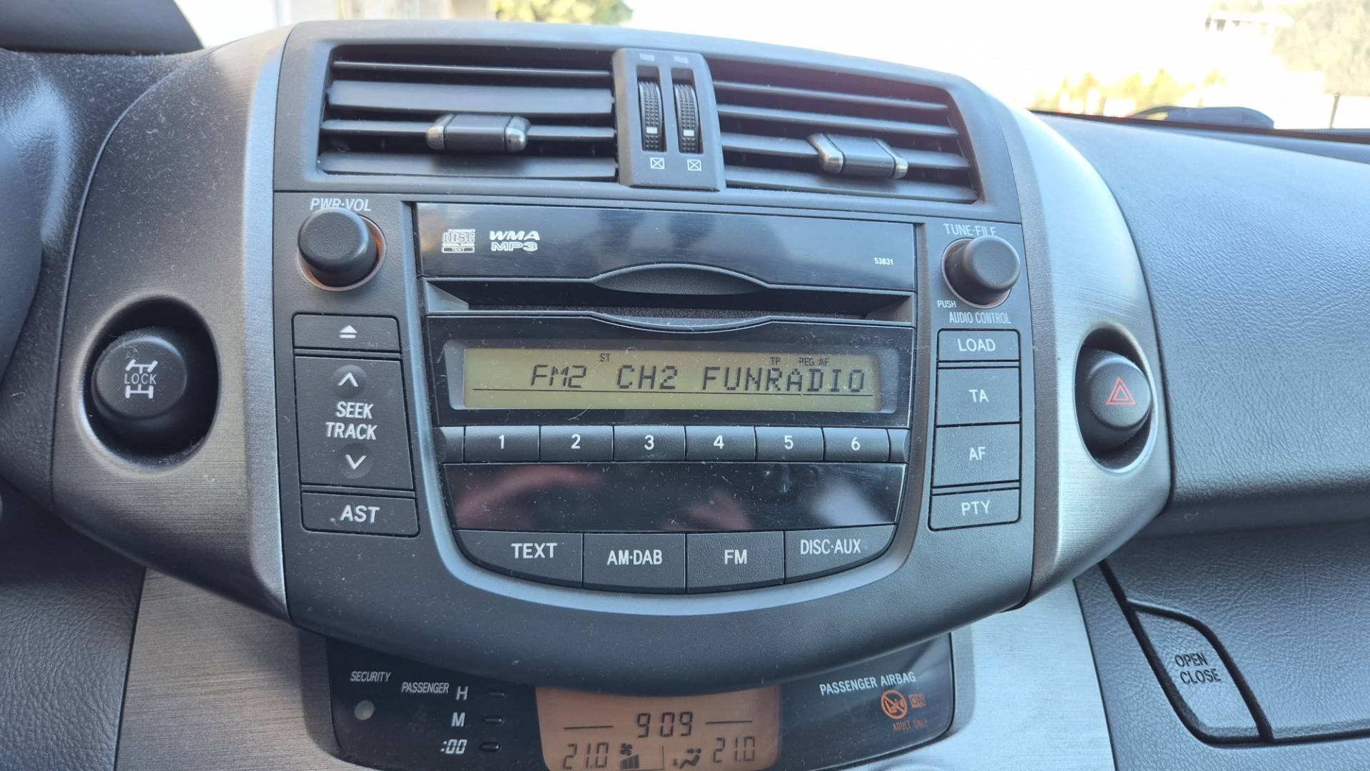 Toyota RAV4 2.2l D-4D 150 Lux – Obrázok 34