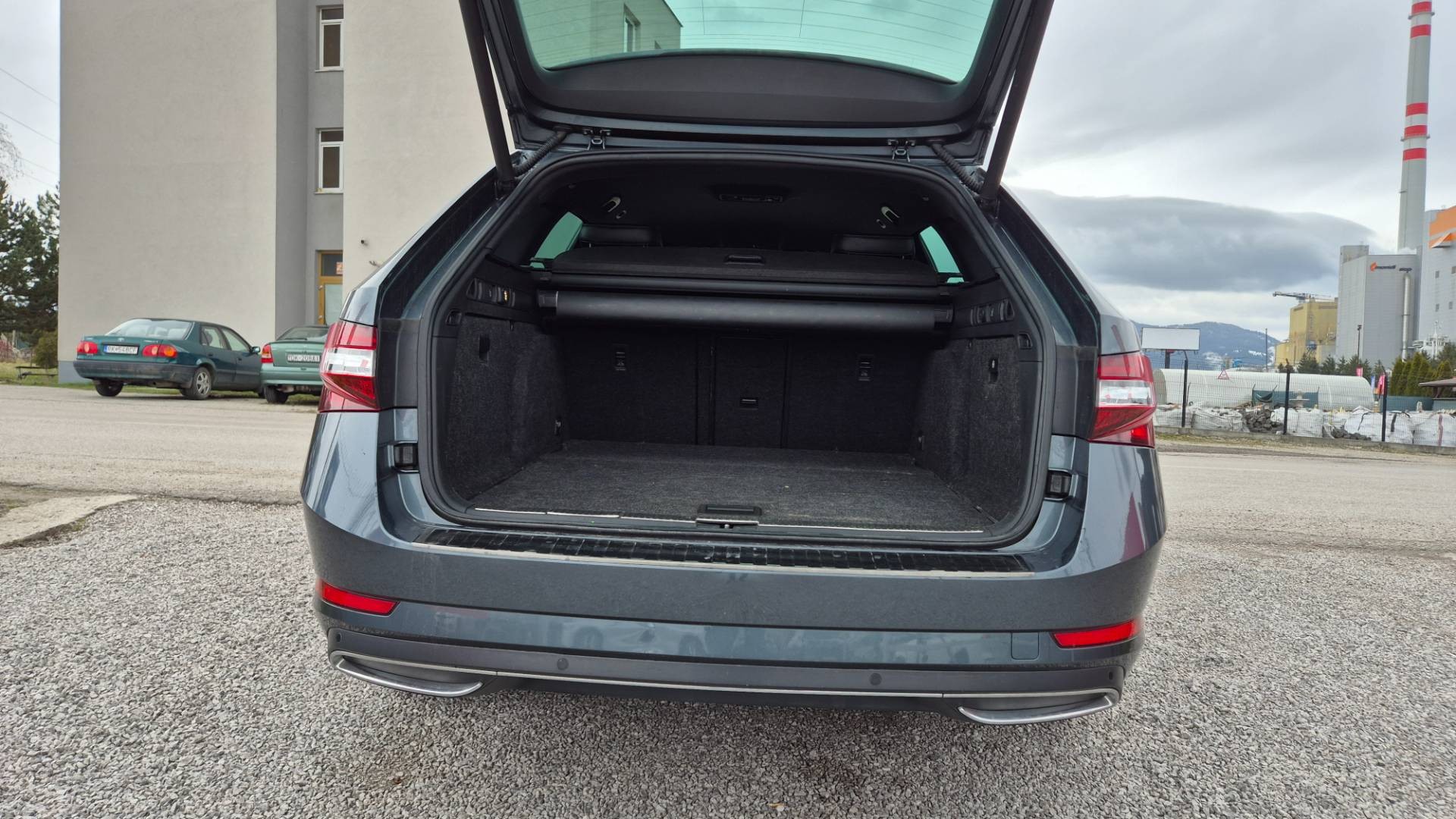 Škoda Superb Combi 2.0 TDI SCR Sportline 4x4 DSG – Obrázok 14