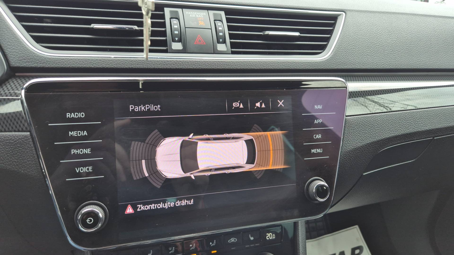 Škoda Superb Combi 2.0 TDI SCR Sportline 4x4 DSG – Obrázok 37