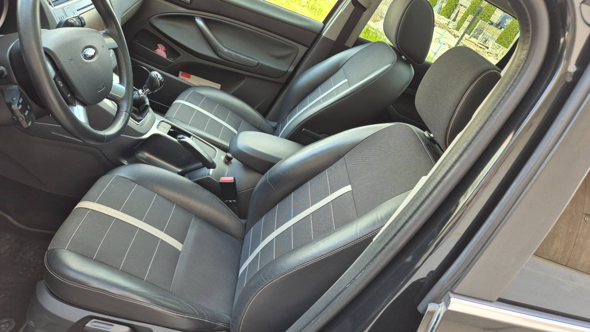Ford Kuga 2.0 TDCi DPF Titanium 2WD – Obrázok 27