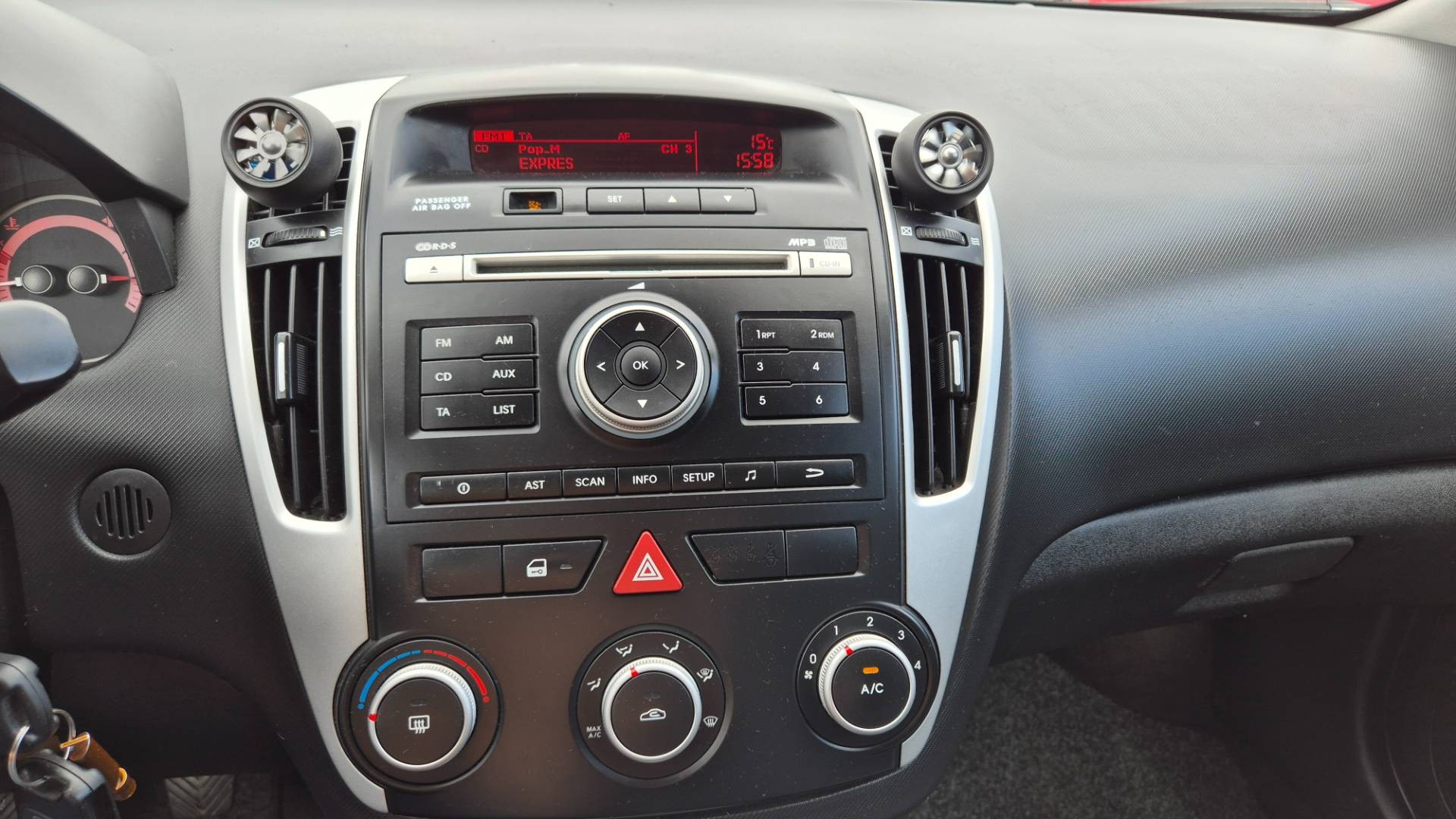 Kia Cee´d 1.6 CRDi VGT EX – Obrázok 13
