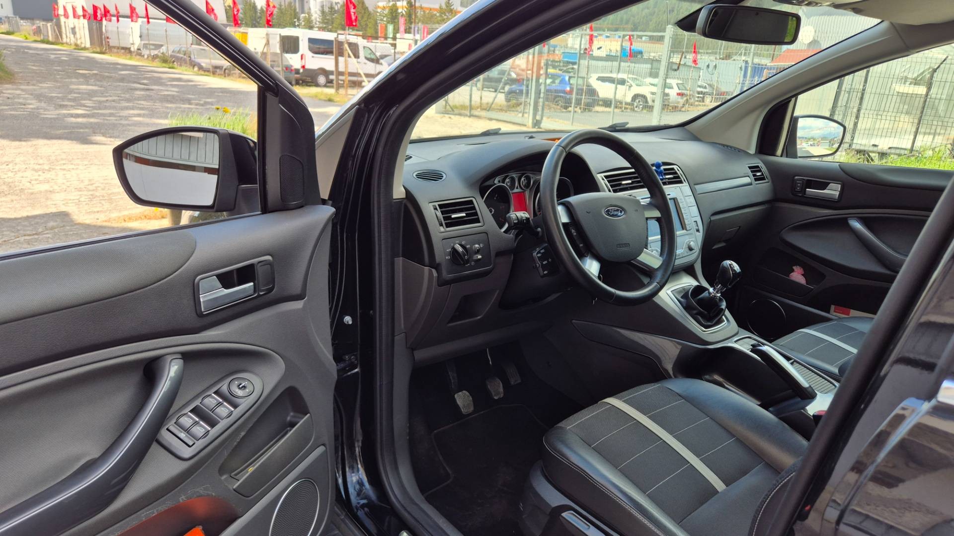 Ford Kuga 2.0 TDCi DPF Titanium 2WD – Obrázok 26