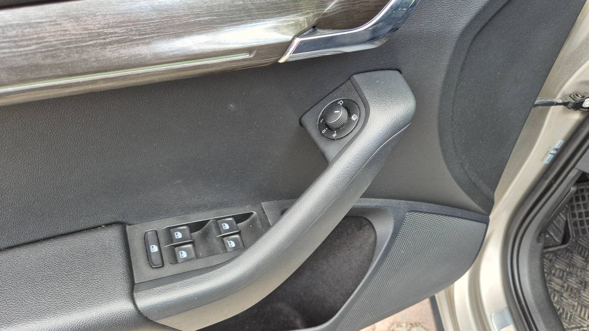 Škoda Octavia Combi 2.0 TDI 184k Scout DSG 4x4 – Obrázok 18