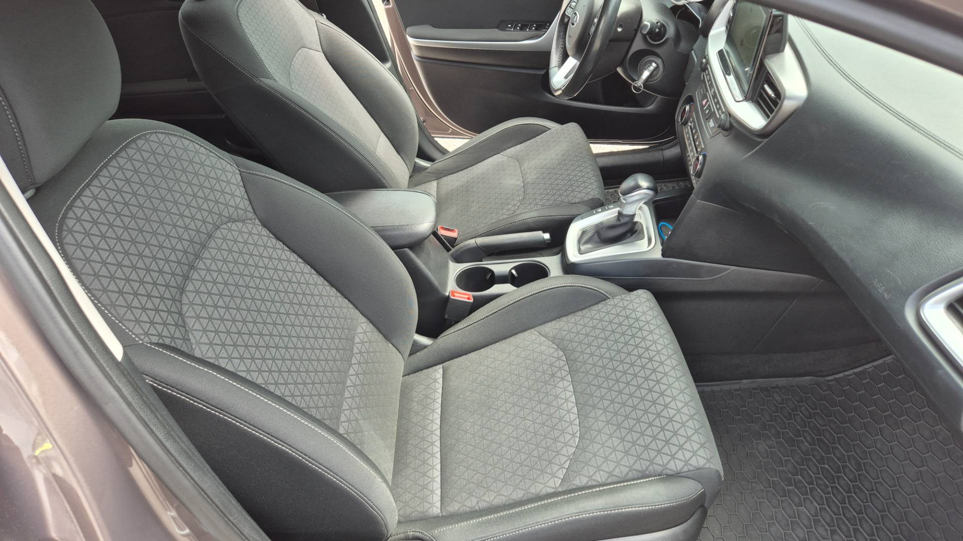 Kia Ceed SW 1.6 CRDi 136k Gold A/T – Obrázok 30