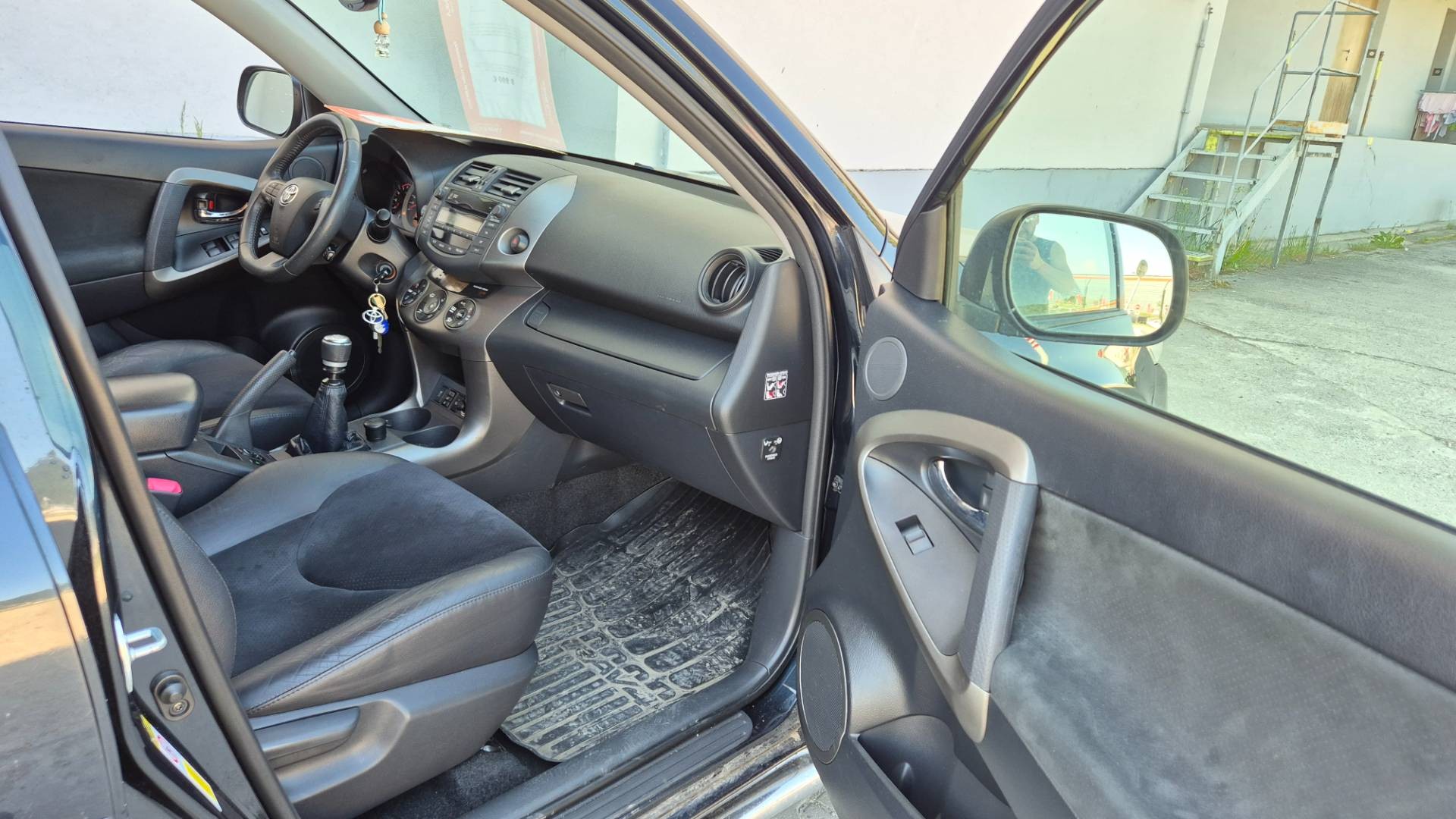 Toyota RAV4 2.2l D-4D 150 Lux – Obrázok 28