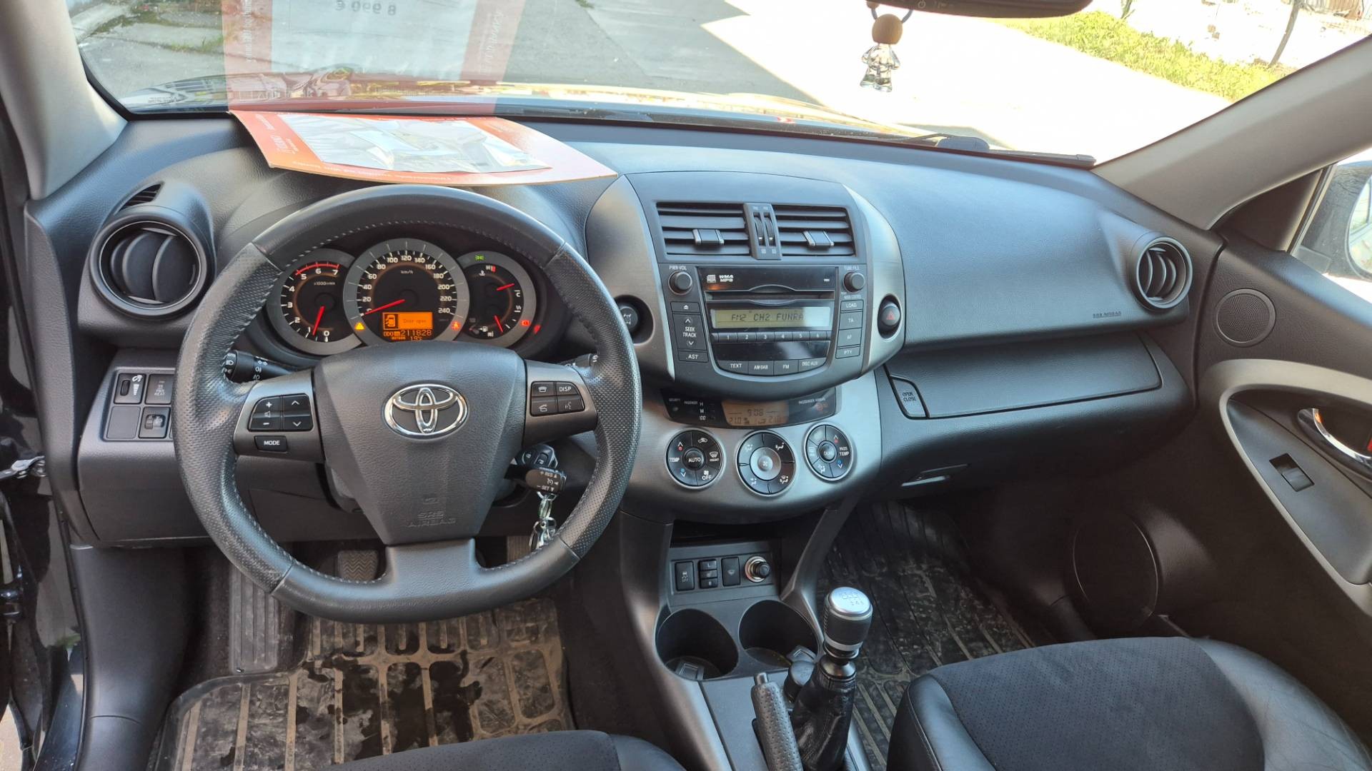 Toyota RAV4 2.2l D-4D 150 Lux – Obrázok 22