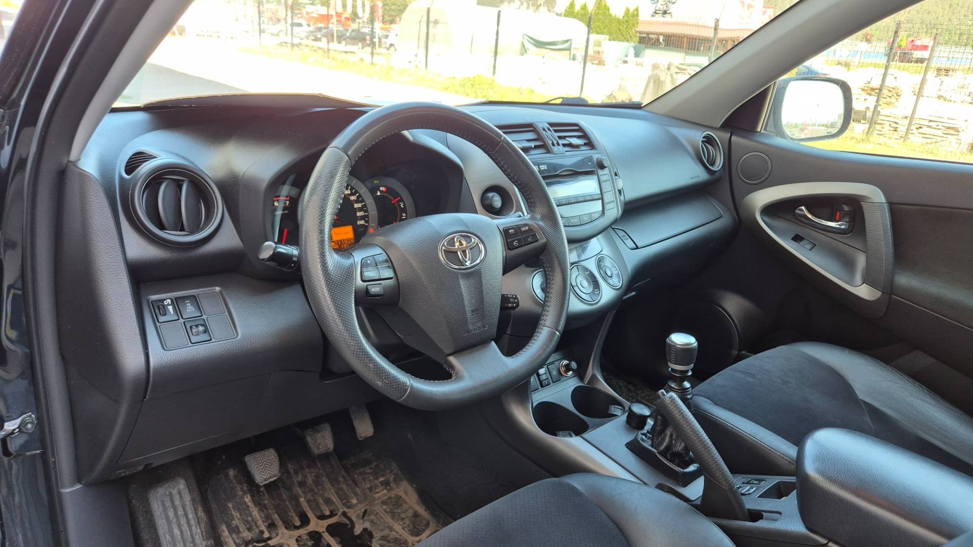 Toyota RAV4 2.2l D-4D 150 Lux – Obrázok 25