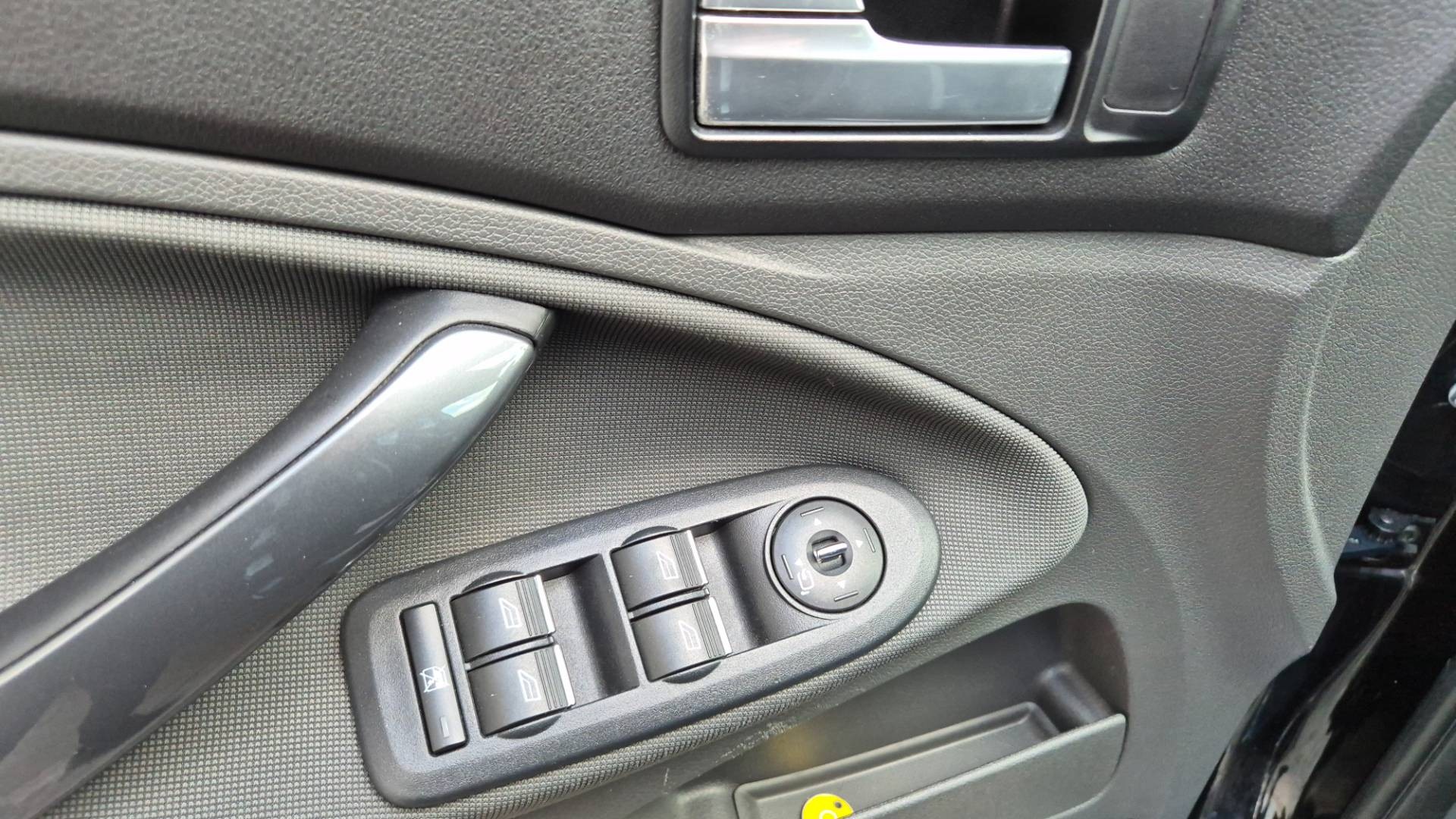 Ford Kuga 2.0 TDCi DPF Titanium 2WD – Obrázok 30
