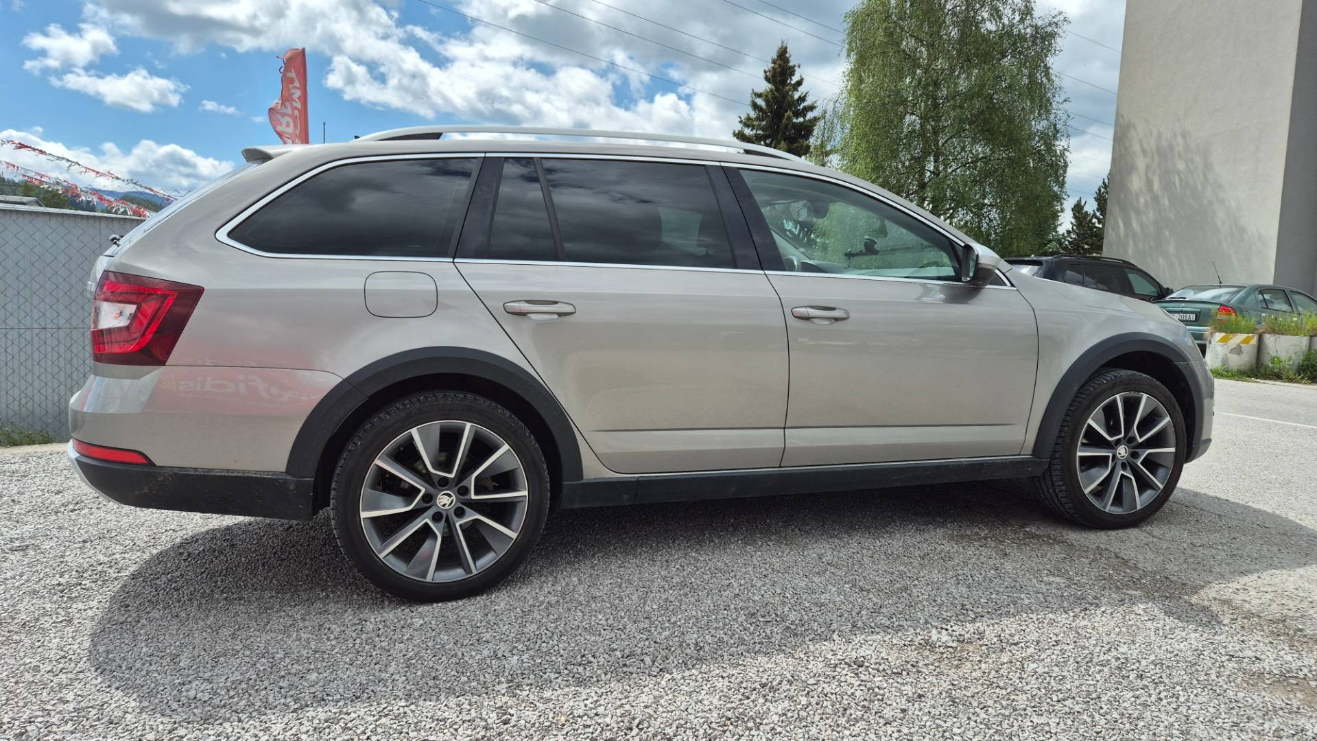 Škoda Octavia Combi 2.0 TDI 184k Scout DSG 4x4 – Obrázok 3