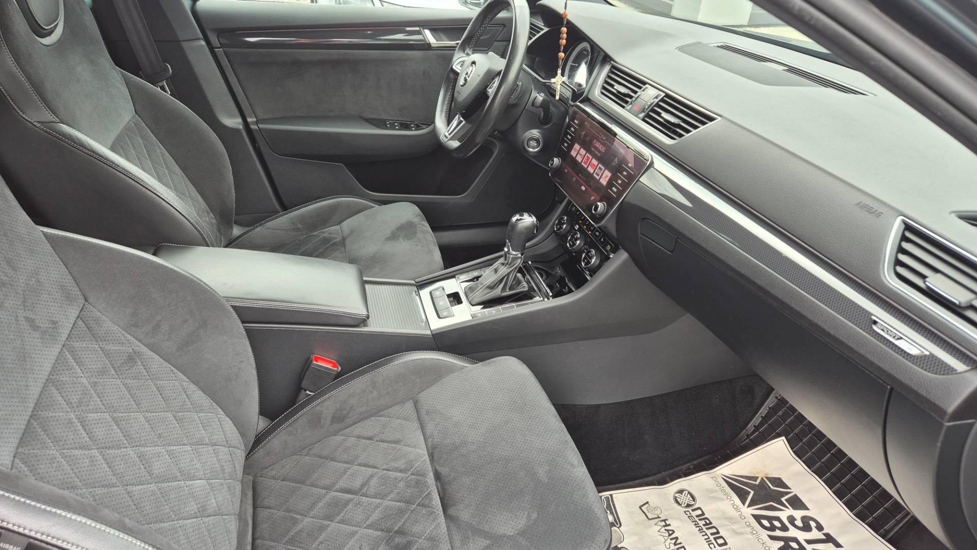 Škoda Superb Combi 2.0 TDI SCR Sportline 4x4 DSG – Obrázok 18