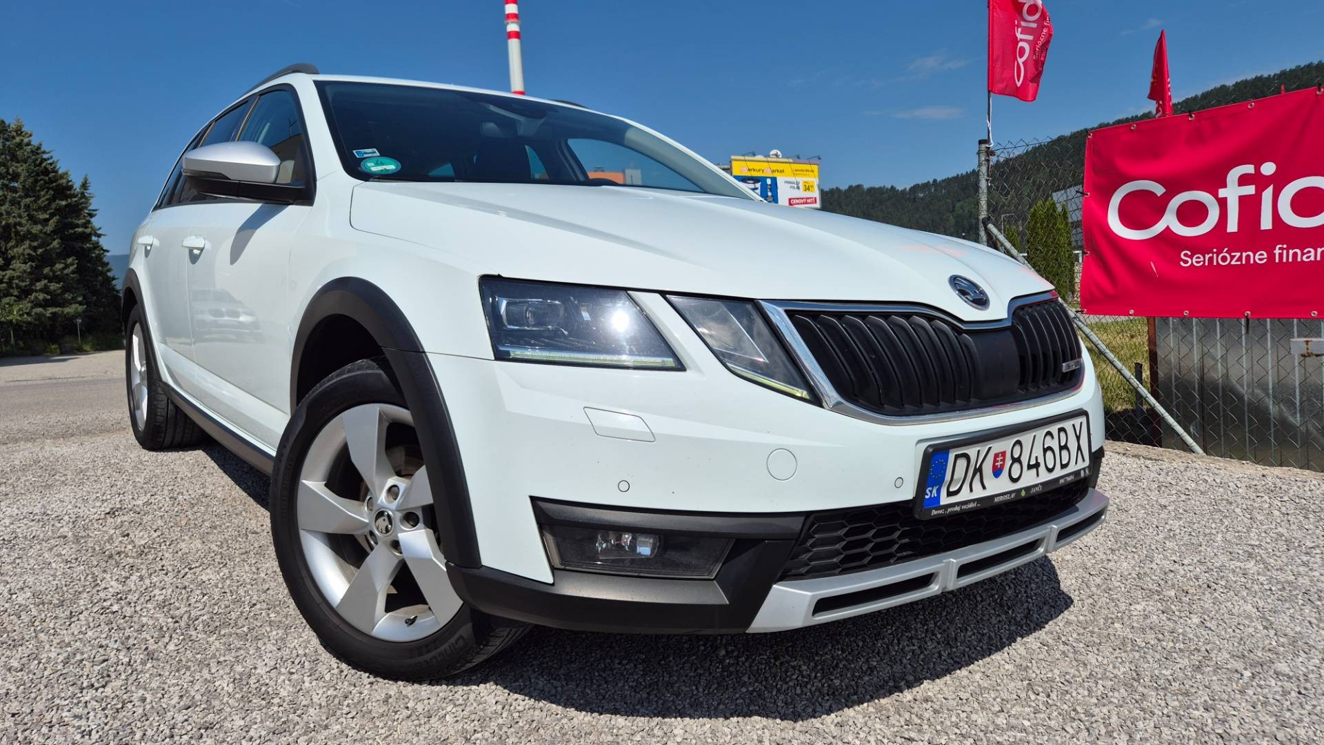 Škoda Octavia Combi 2.0 TDI Scout DSG 4x4 EU6 – Obrázok 4