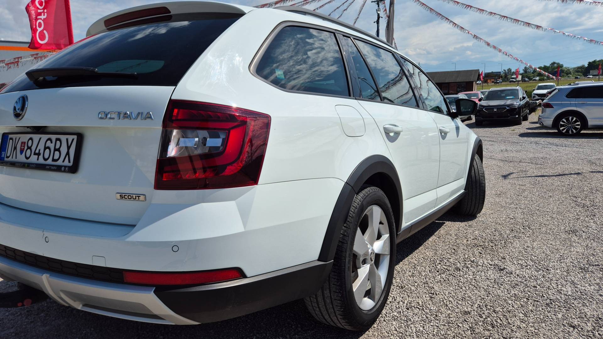 Škoda Octavia Combi 2.0 TDI Scout DSG 4x4 EU6 – Obrázok 11