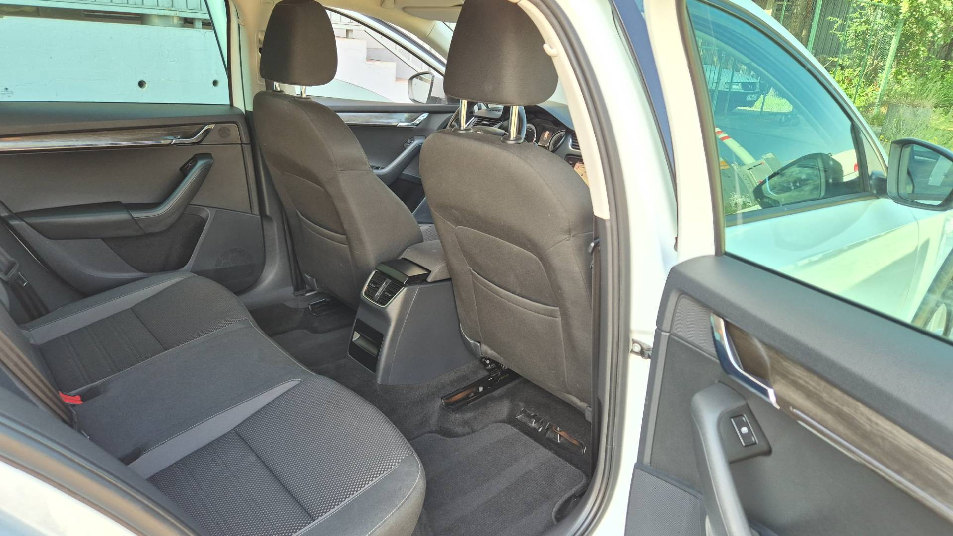 Škoda Octavia Combi 2.0 TDI Scout DSG 4x4 EU6 – Obrázok 33