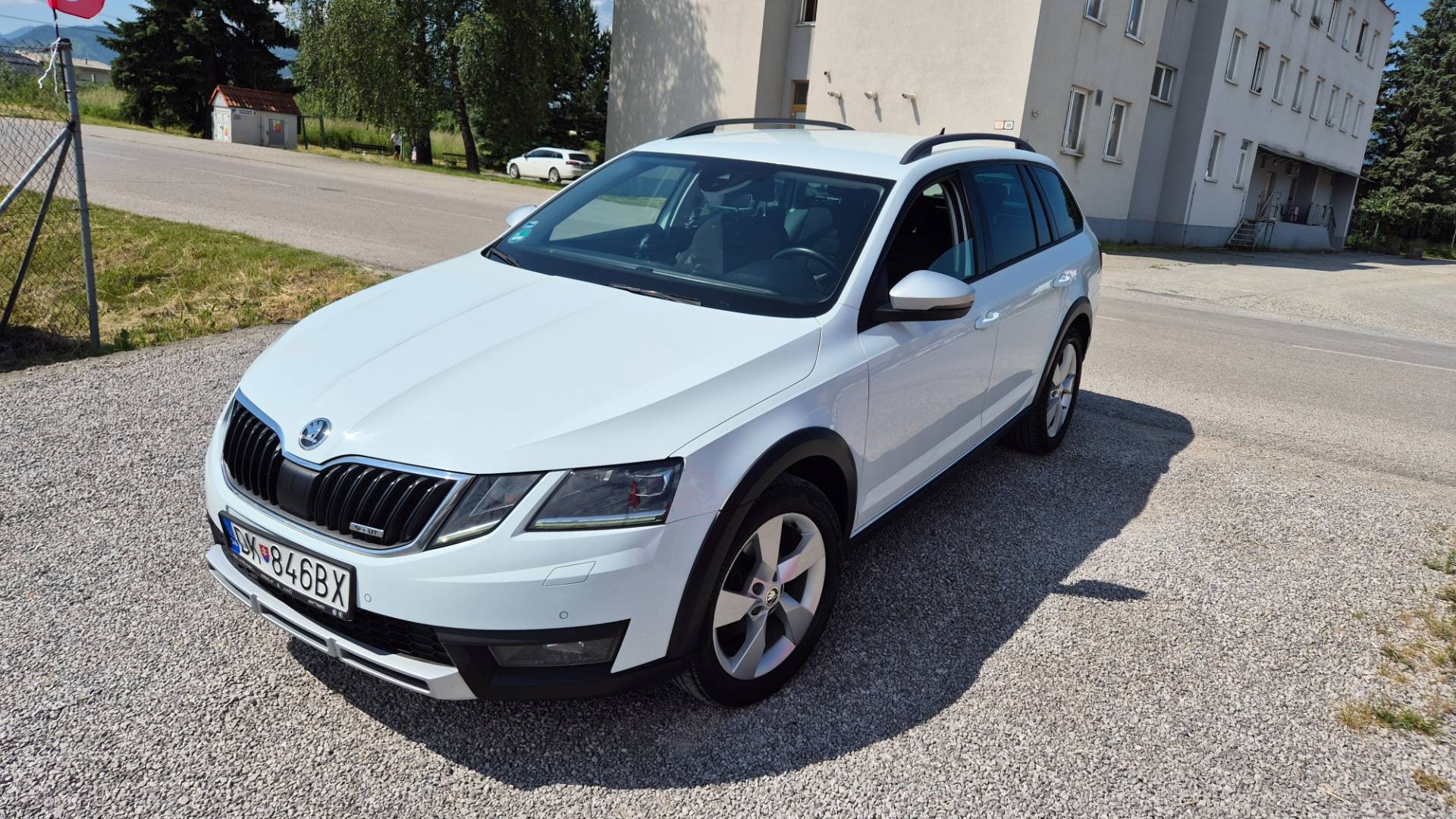 Škoda Octavia Combi 2.0 TDI Scout DSG 4x4 EU6 – Obrázok 2