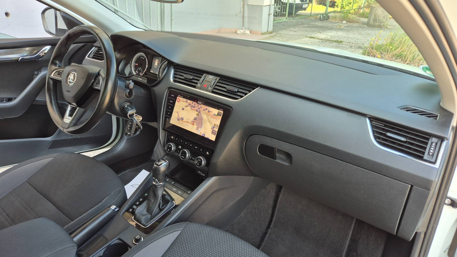 Škoda Octavia Combi 2.0 TDI Scout DSG 4x4 EU6 – Obrázok 37