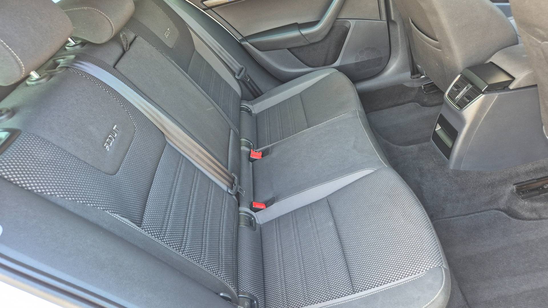 Škoda Octavia Combi 2.0 TDI Scout DSG 4x4 EU6 – Obrázok 34