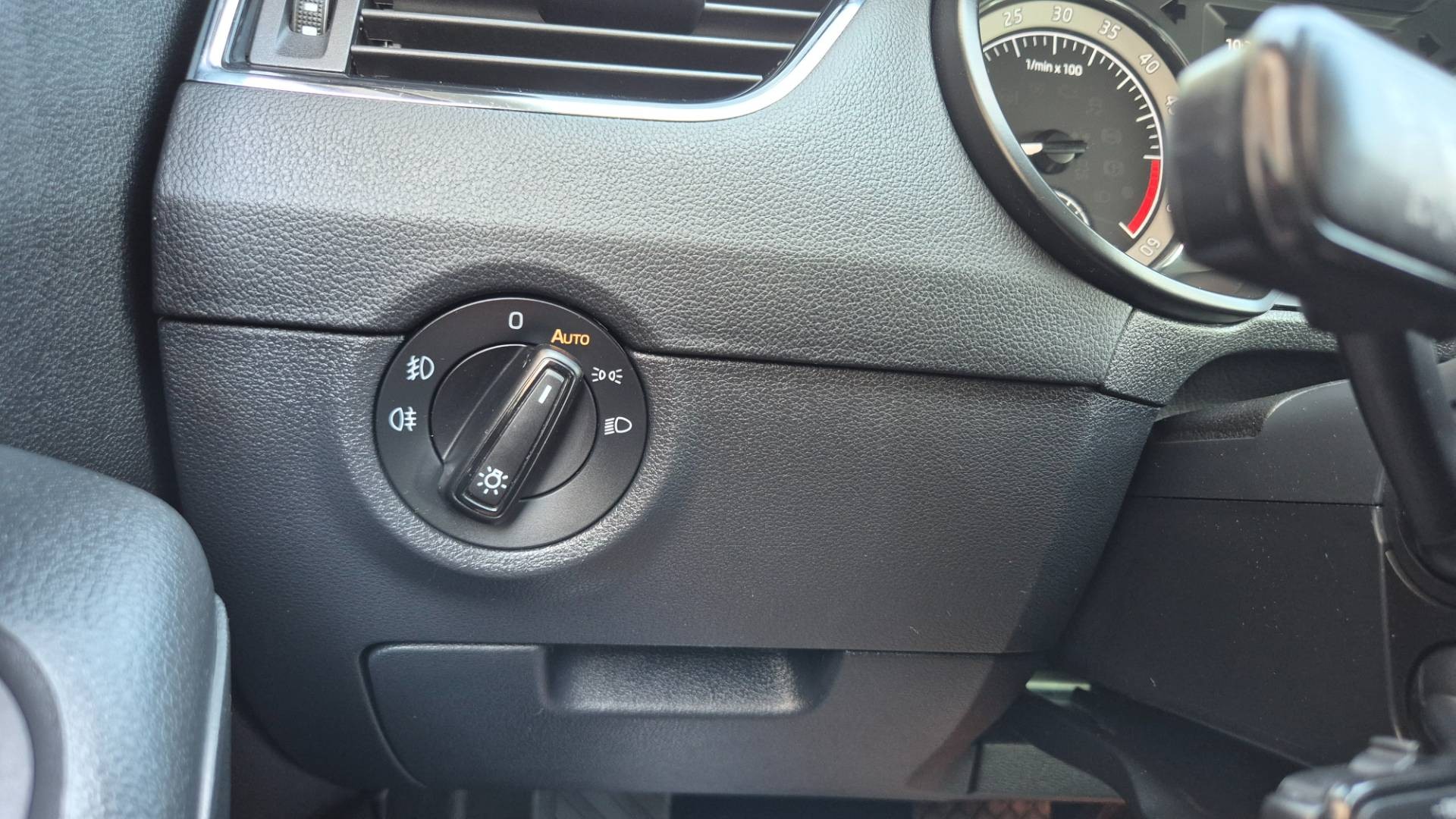 Škoda Octavia Combi 2.0 TDI Scout DSG 4x4 EU6 – Obrázok 46