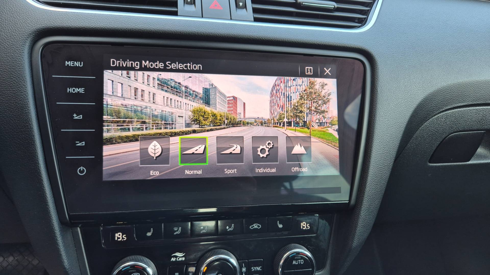 Škoda Octavia Combi 2.0 TDI Scout DSG 4x4 EU6 – Obrázok 42