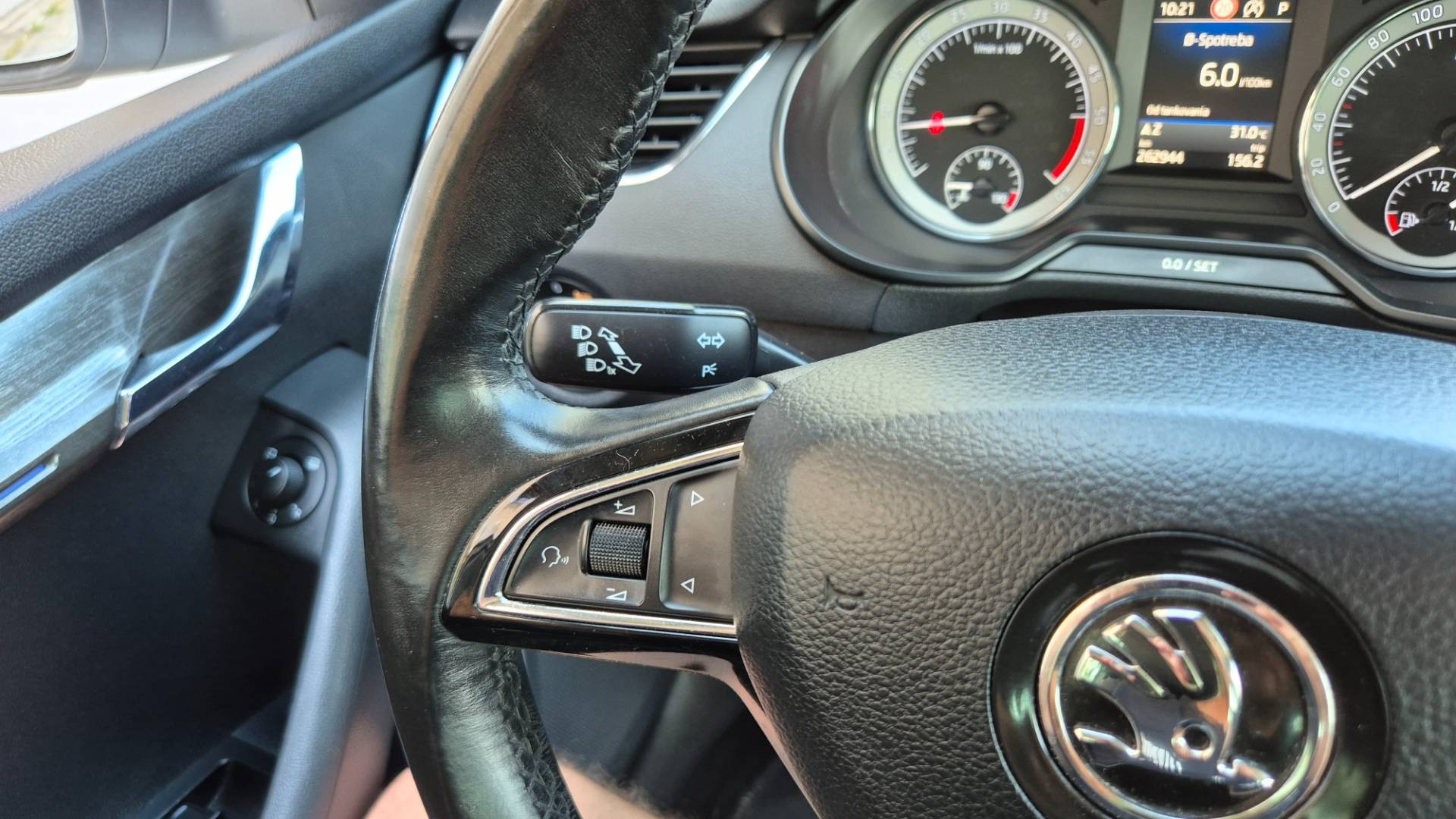 Škoda Octavia Combi 2.0 TDI Scout DSG 4x4 EU6 – Obrázok 44
