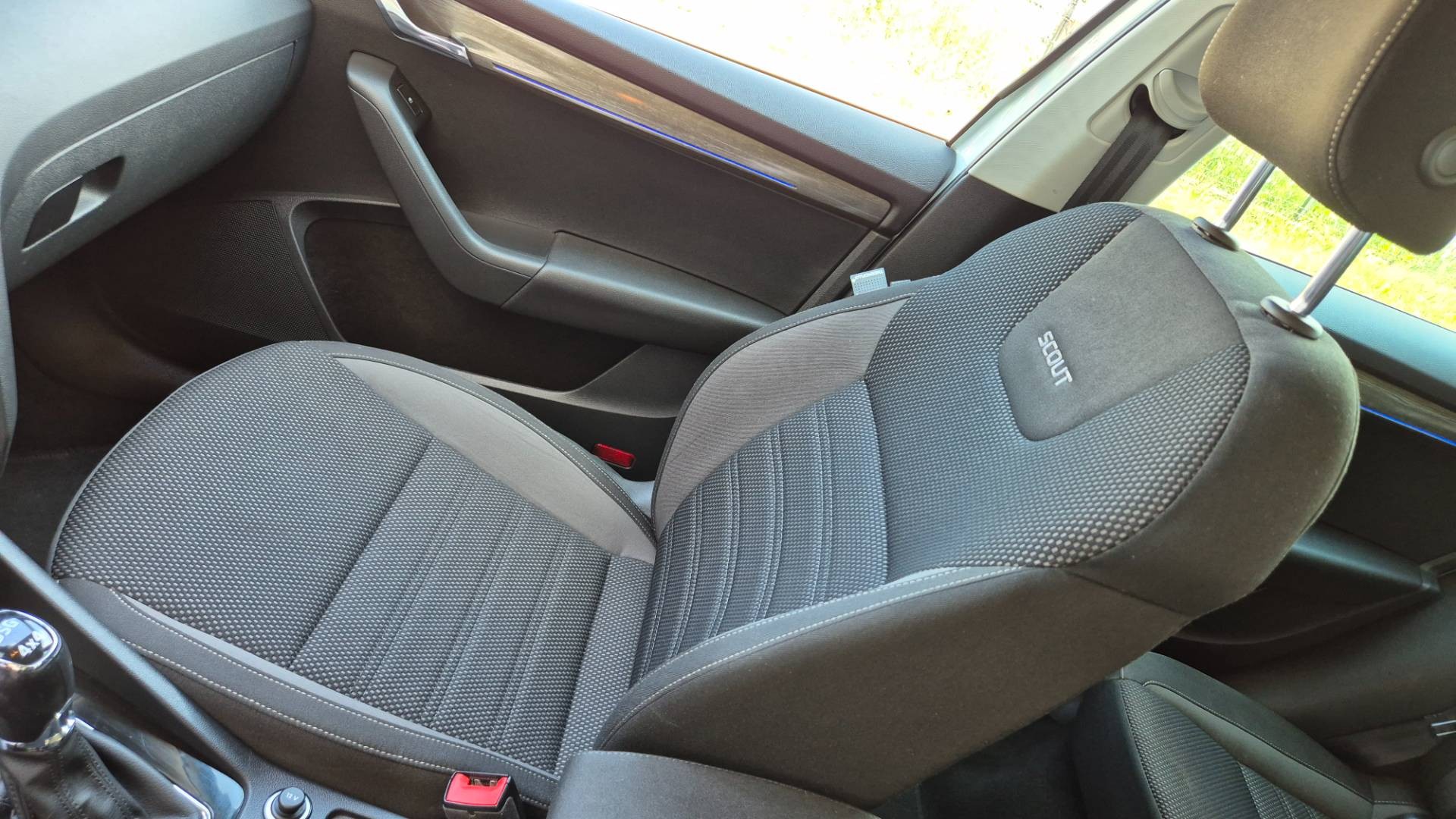 Škoda Octavia Combi 2.0 TDI Scout DSG 4x4 EU6 – Obrázok 29