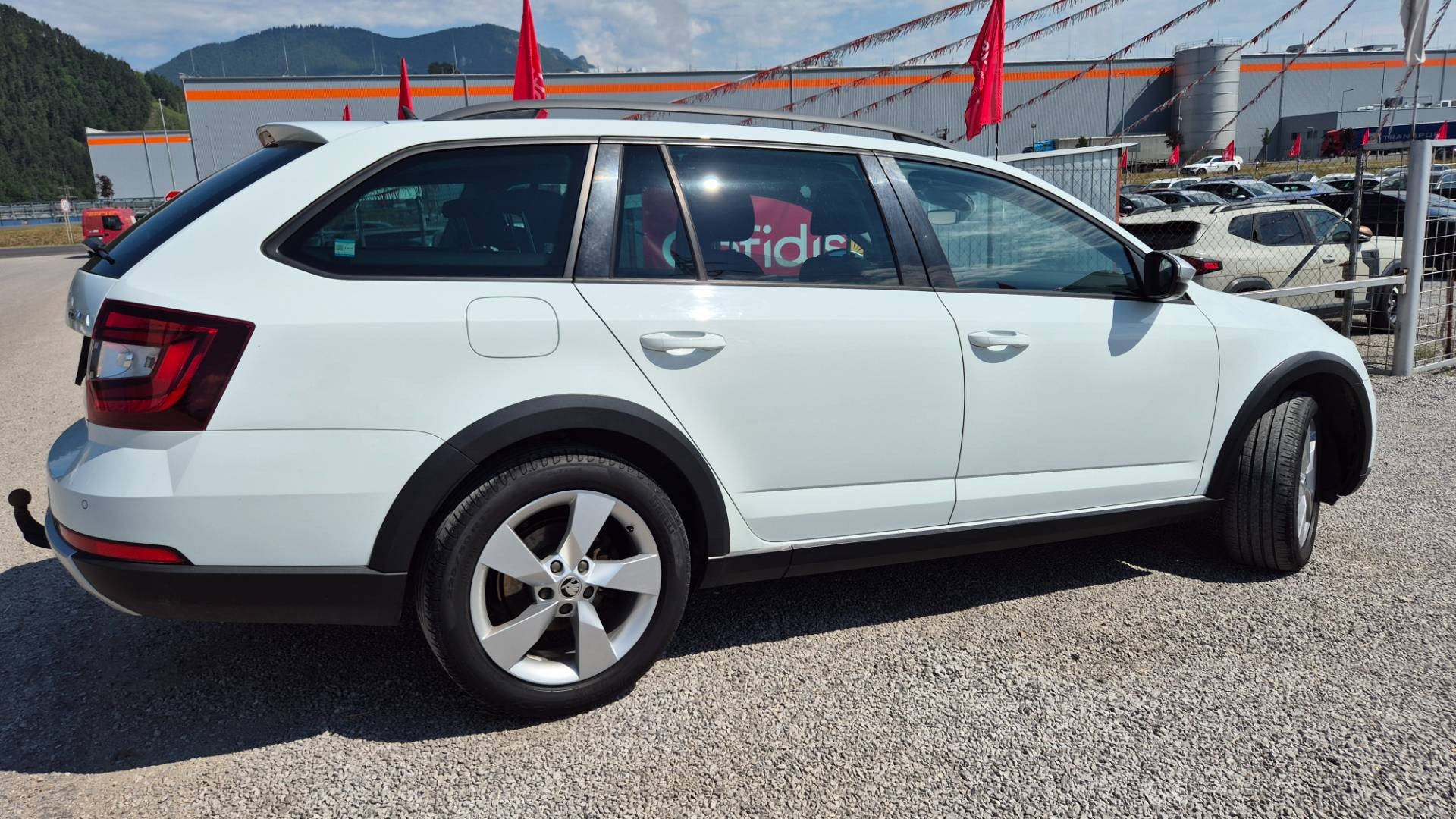 Škoda Octavia Combi 2.0 TDI Scout DSG 4x4 EU6 – Obrázok 5