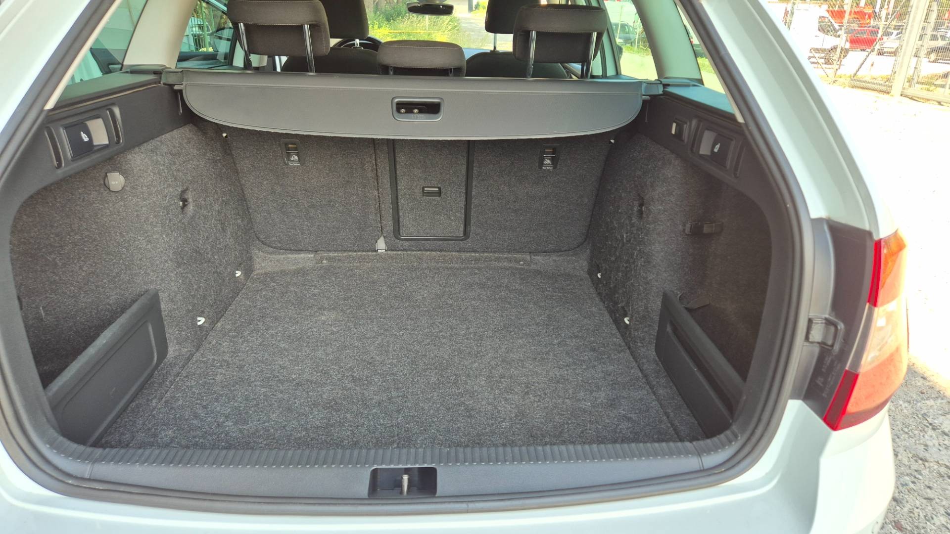 Škoda Octavia Combi 2.0 TDI Scout DSG 4x4 EU6 – Obrázok 21