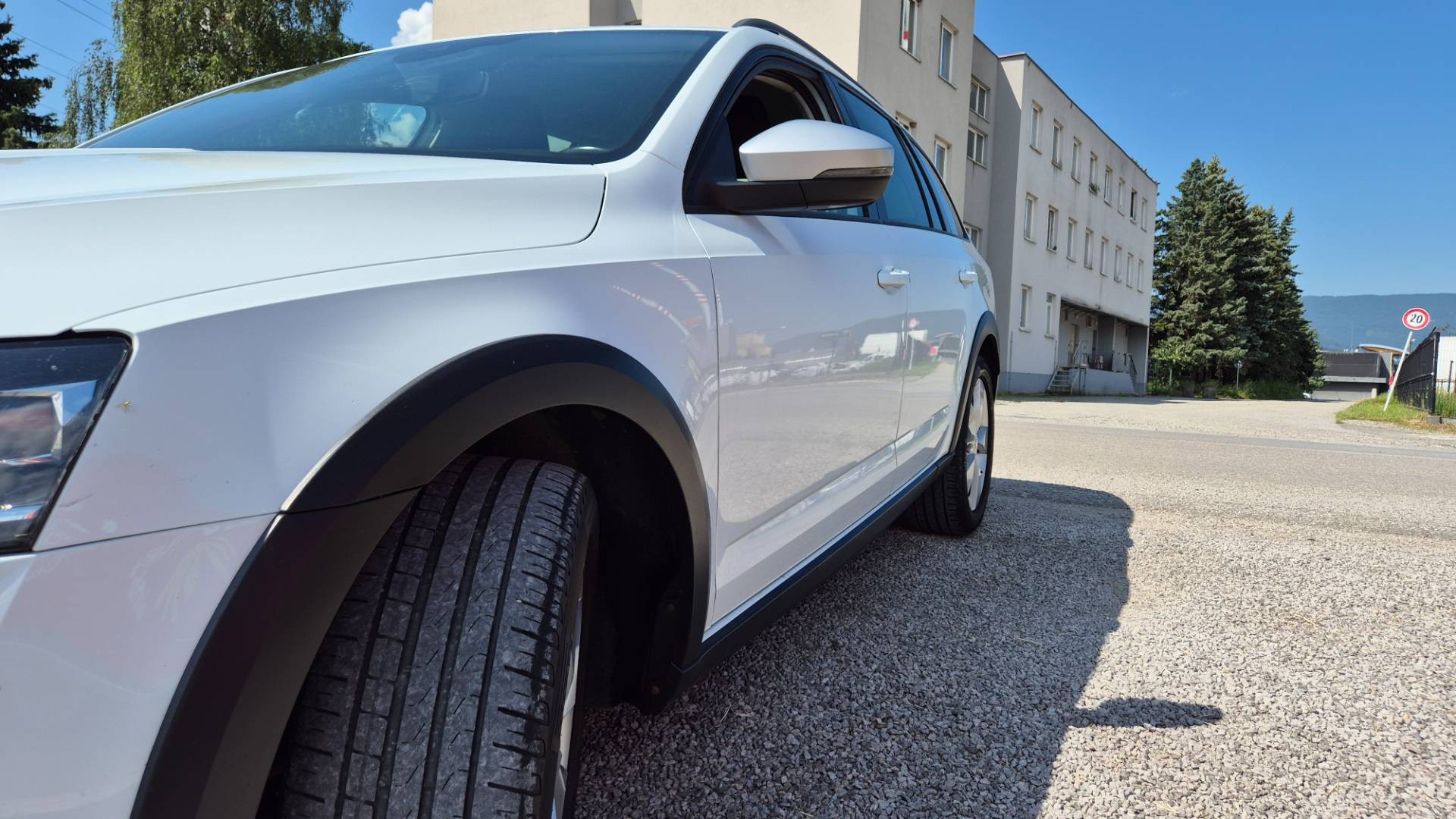 Škoda Octavia Combi 2.0 TDI Scout DSG 4x4 EU6 – Obrázok 13