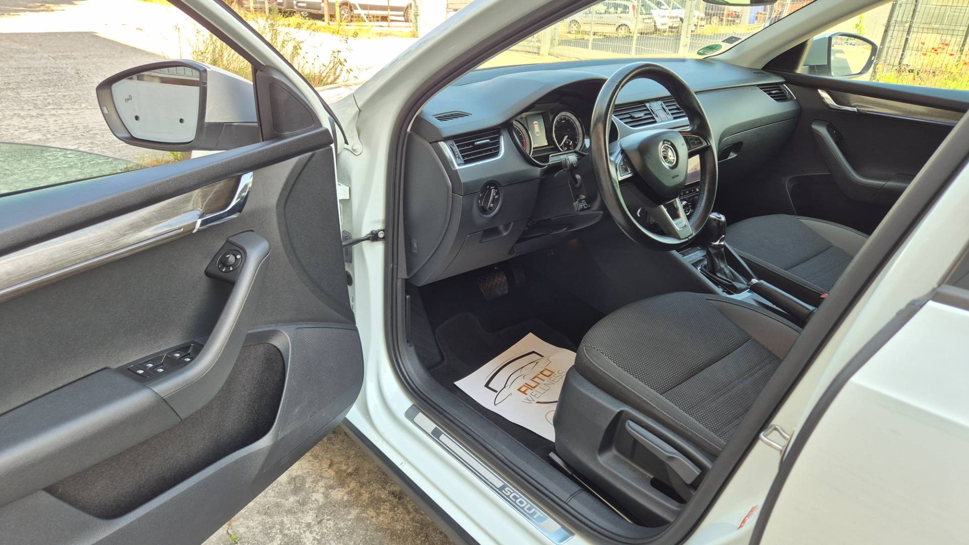 Škoda Octavia Combi 2.0 TDI Scout DSG 4x4 EU6 – Obrázok 27