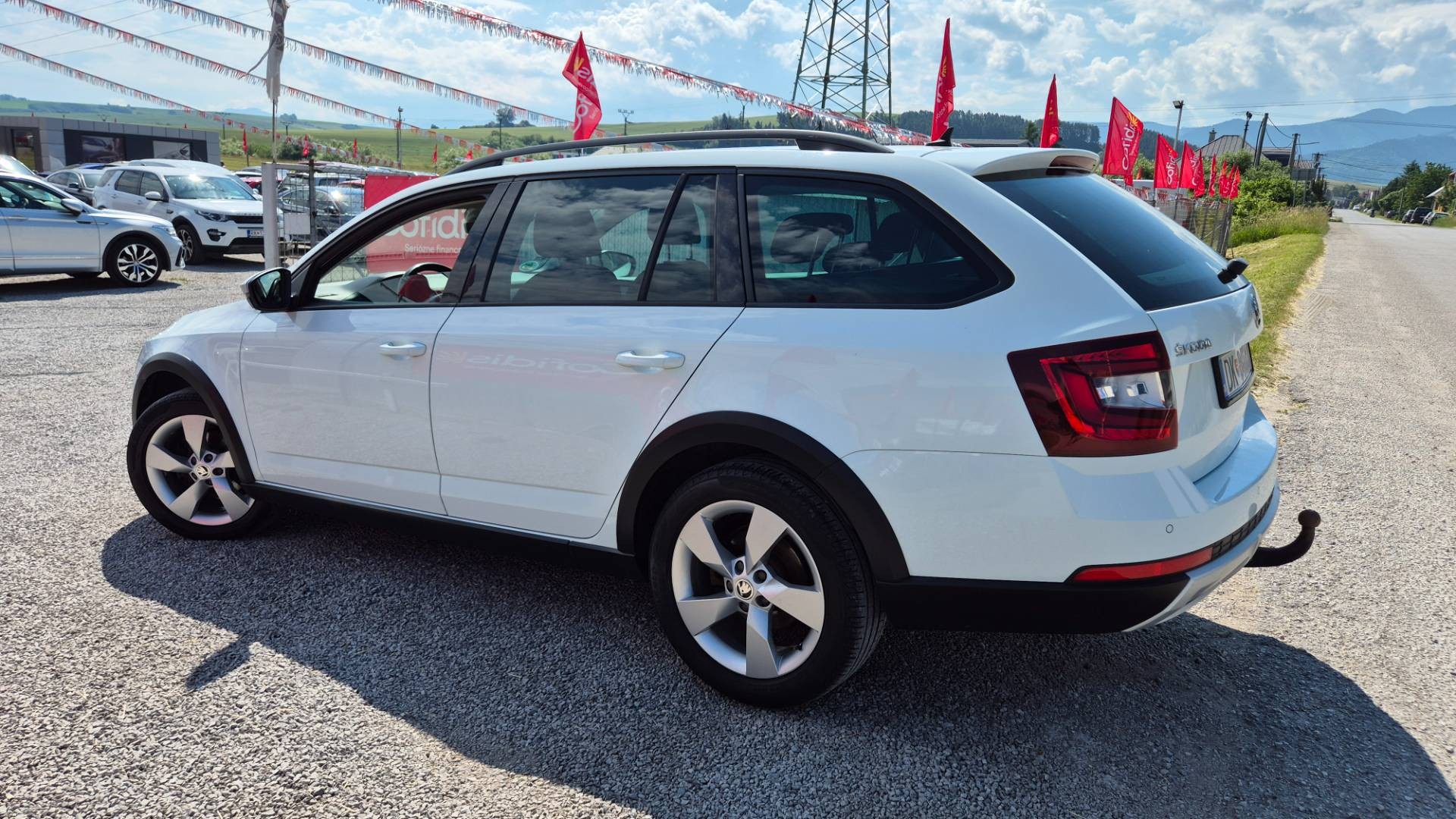 Škoda Octavia Combi 2.0 TDI Scout DSG 4x4 EU6 – Obrázok 9