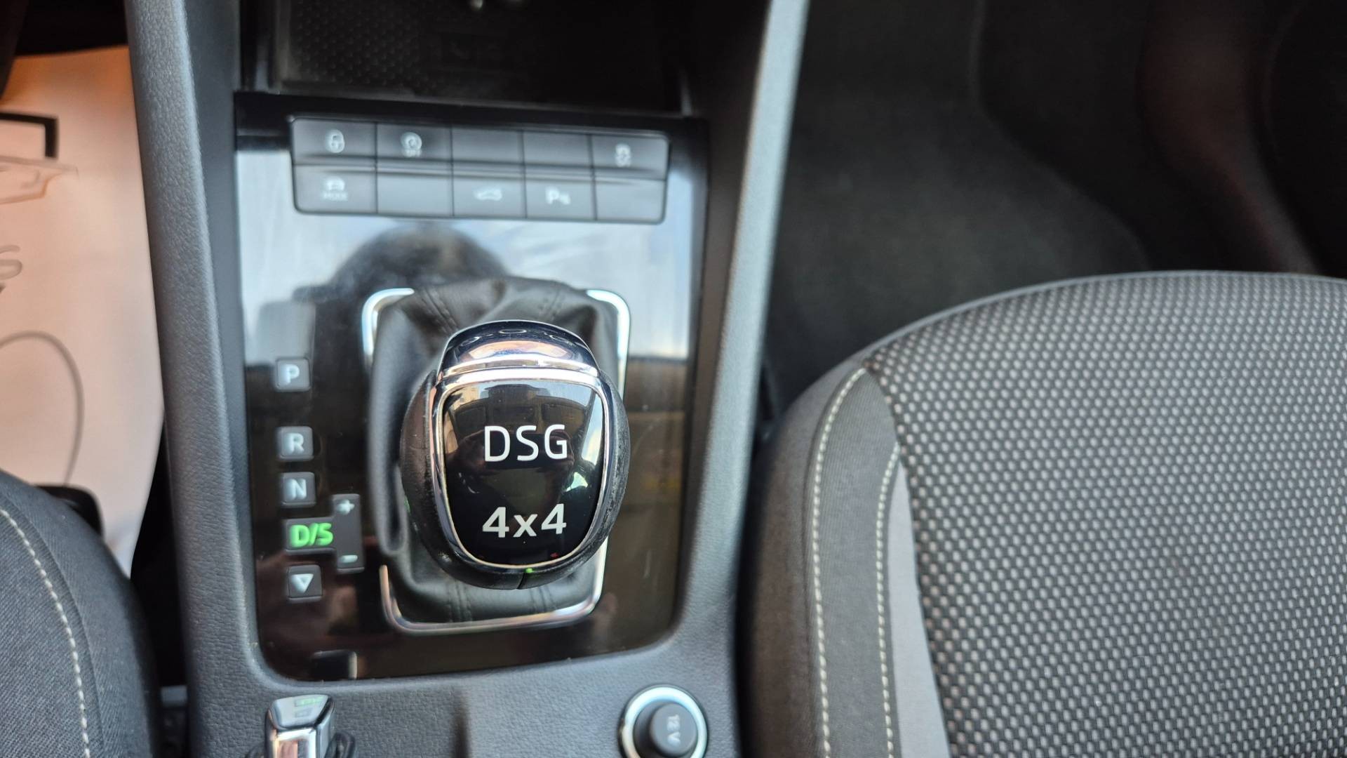 Škoda Octavia Combi 2.0 TDI Scout DSG 4x4 EU6 – Obrázok 39