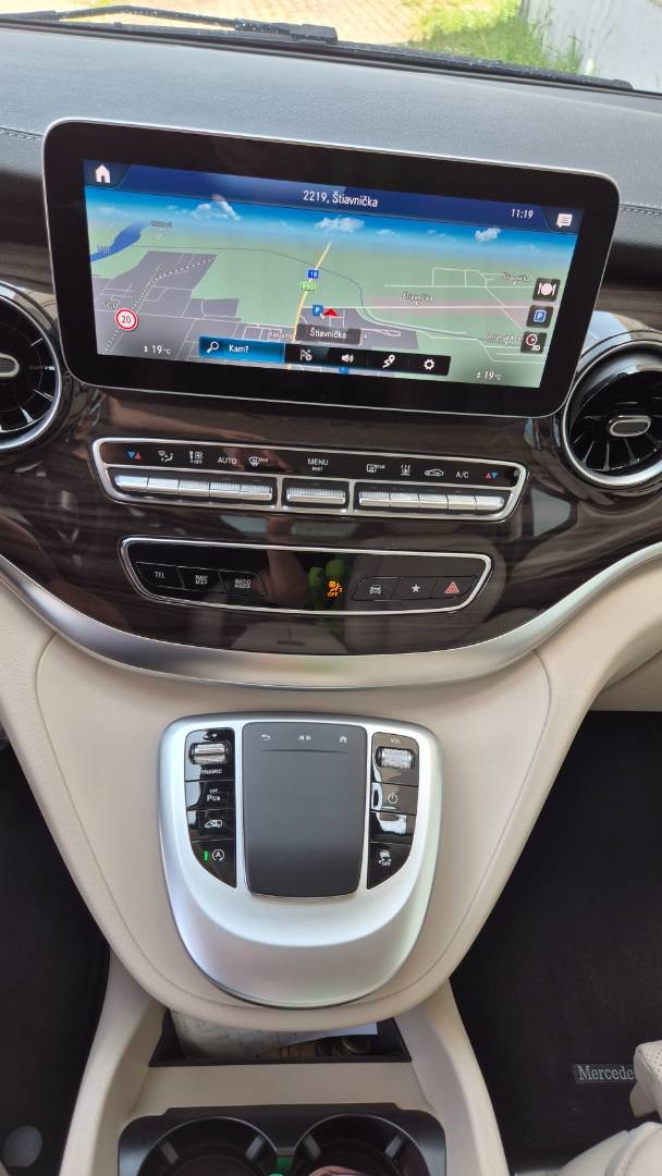 Mercedes-Benz V trieda V300 d Exclusive lang A/T 4MATIC – Obrázok 40
