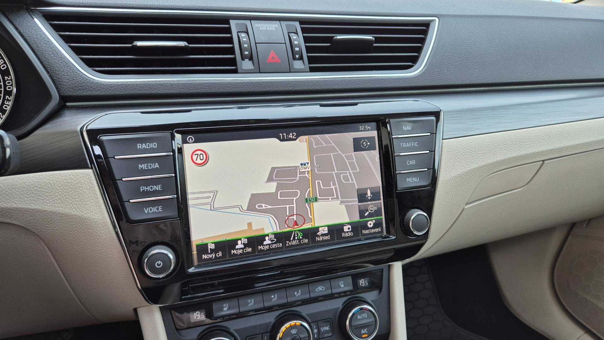 Škoda Superb Combi 2.0 TDI 190k 4x4 Style DSG EU6 – Obrázok 36