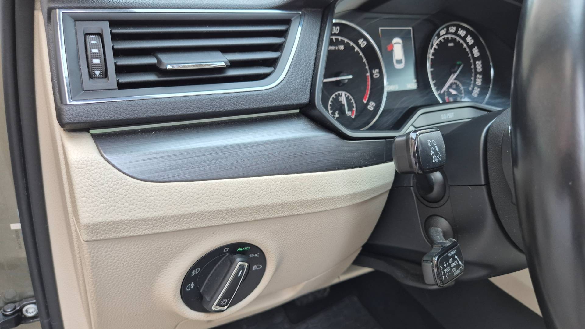 Škoda Superb Combi 2.0 TDI 190k 4x4 Style DSG EU6 – Obrázok 23