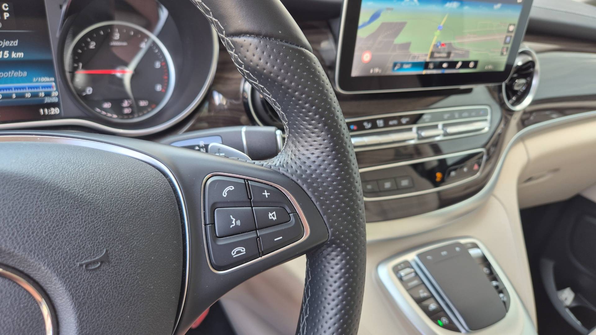 Mercedes-Benz V trieda V300 d Exclusive lang A/T 4MATIC – Obrázok 42