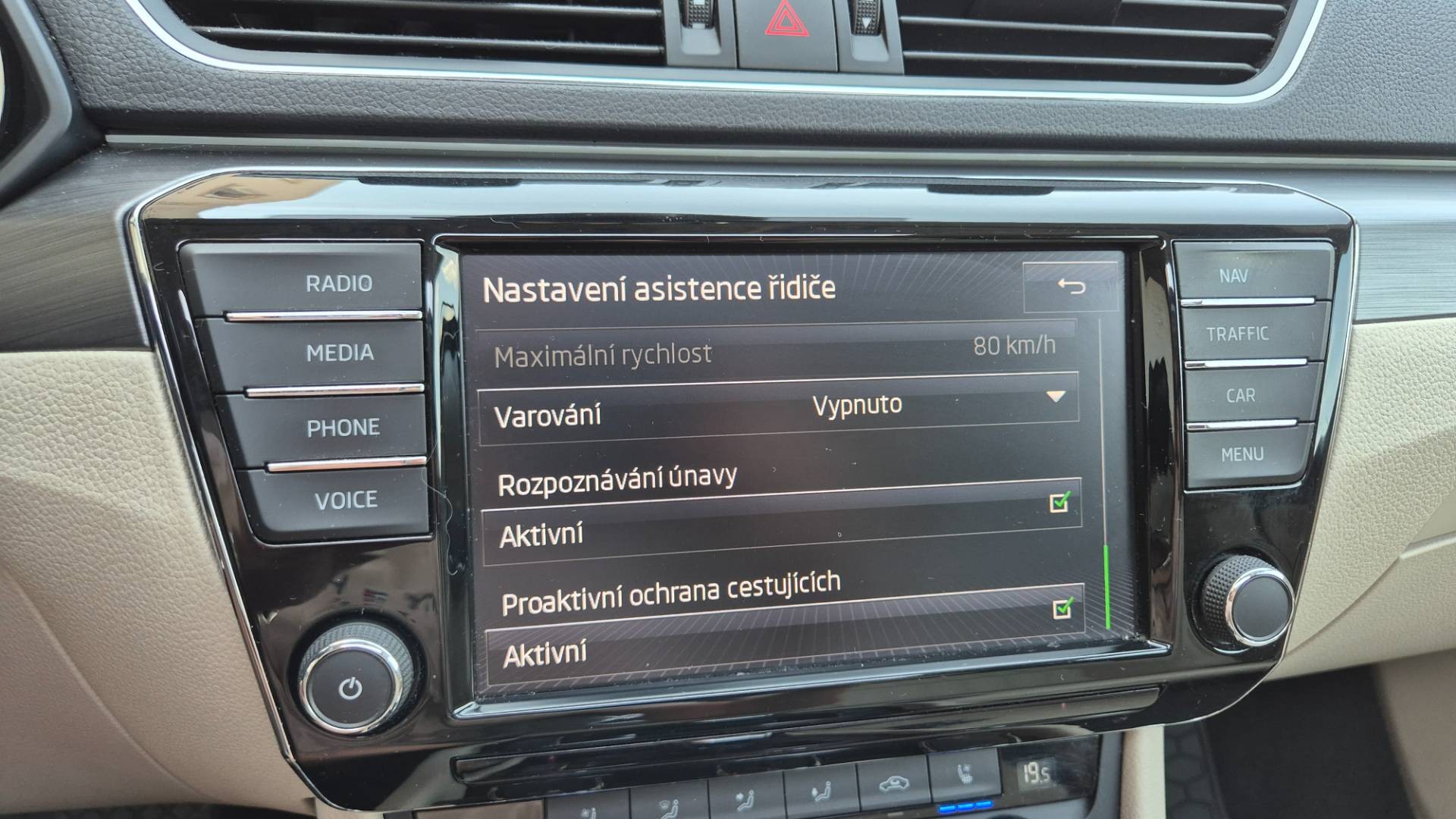 Škoda Superb Combi 2.0 TDI 190k 4x4 Style DSG EU6 – Obrázok 33