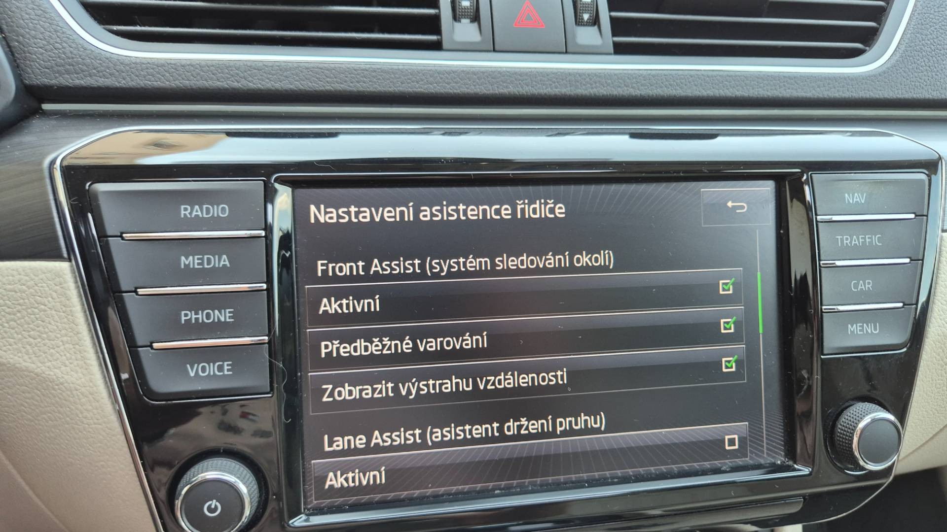 Škoda Superb Combi 2.0 TDI 190k 4x4 Style DSG EU6 – Obrázok 31
