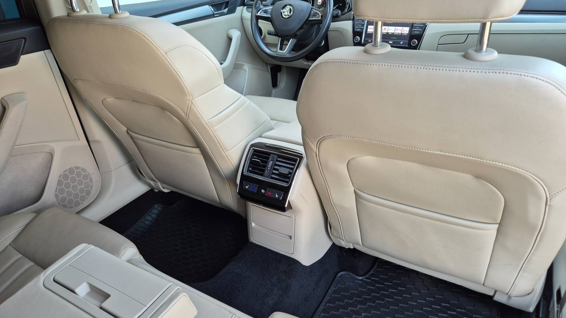 Škoda Superb Combi 2.0 TDI 190k 4x4 Style DSG EU6 – Obrázok 16