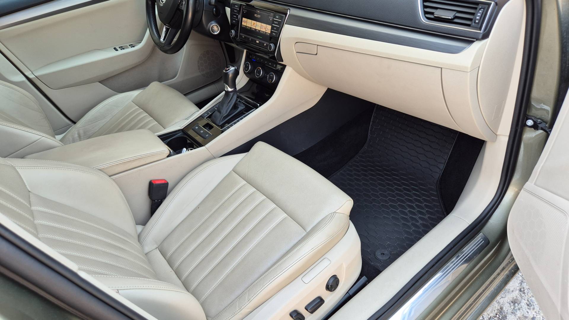 Škoda Superb Combi 2.0 TDI 190k 4x4 Style DSG EU6 – Obrázok 13