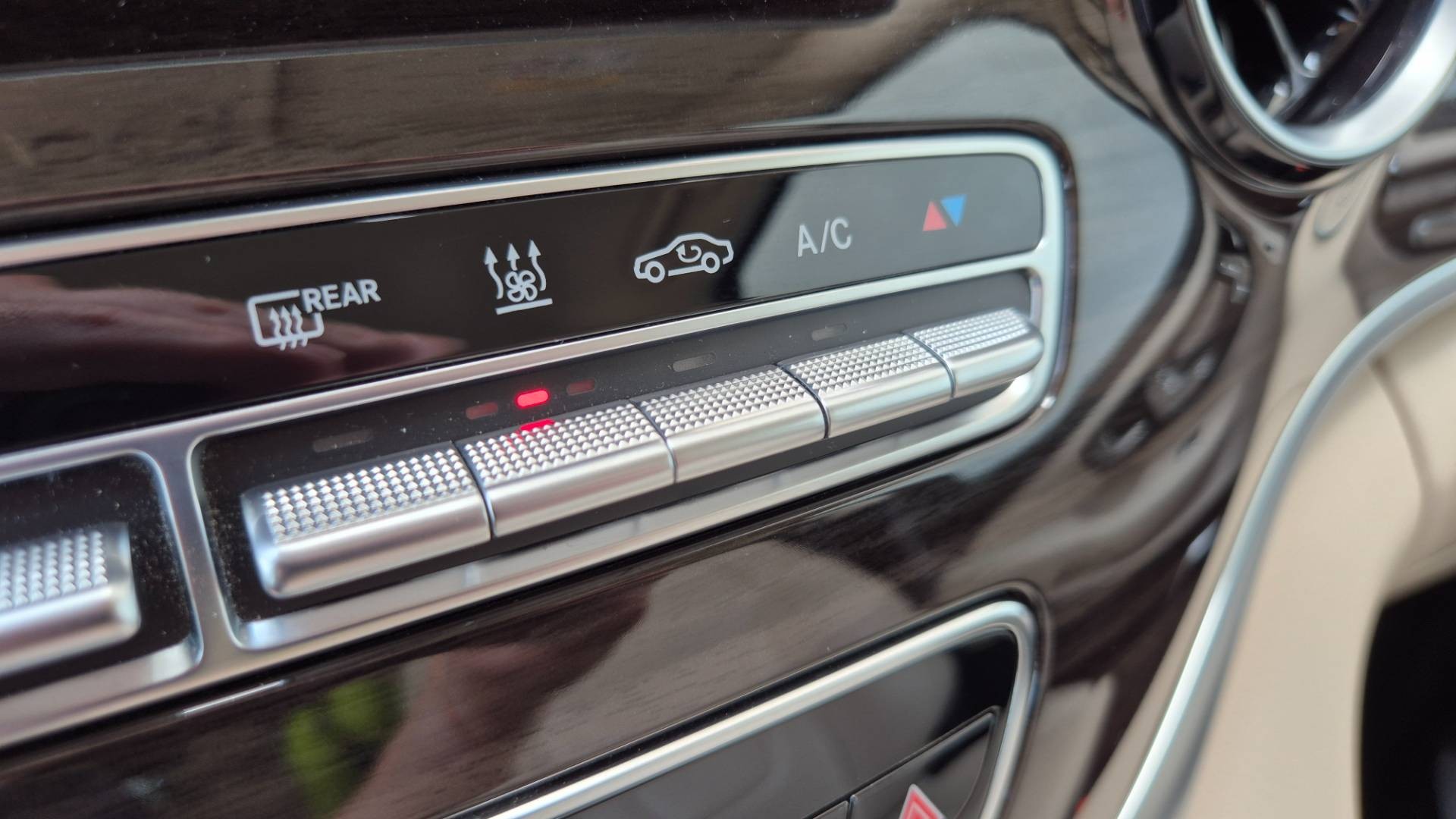 Mercedes-Benz V trieda V300 d Exclusive lang A/T 4MATIC – Obrázok 61