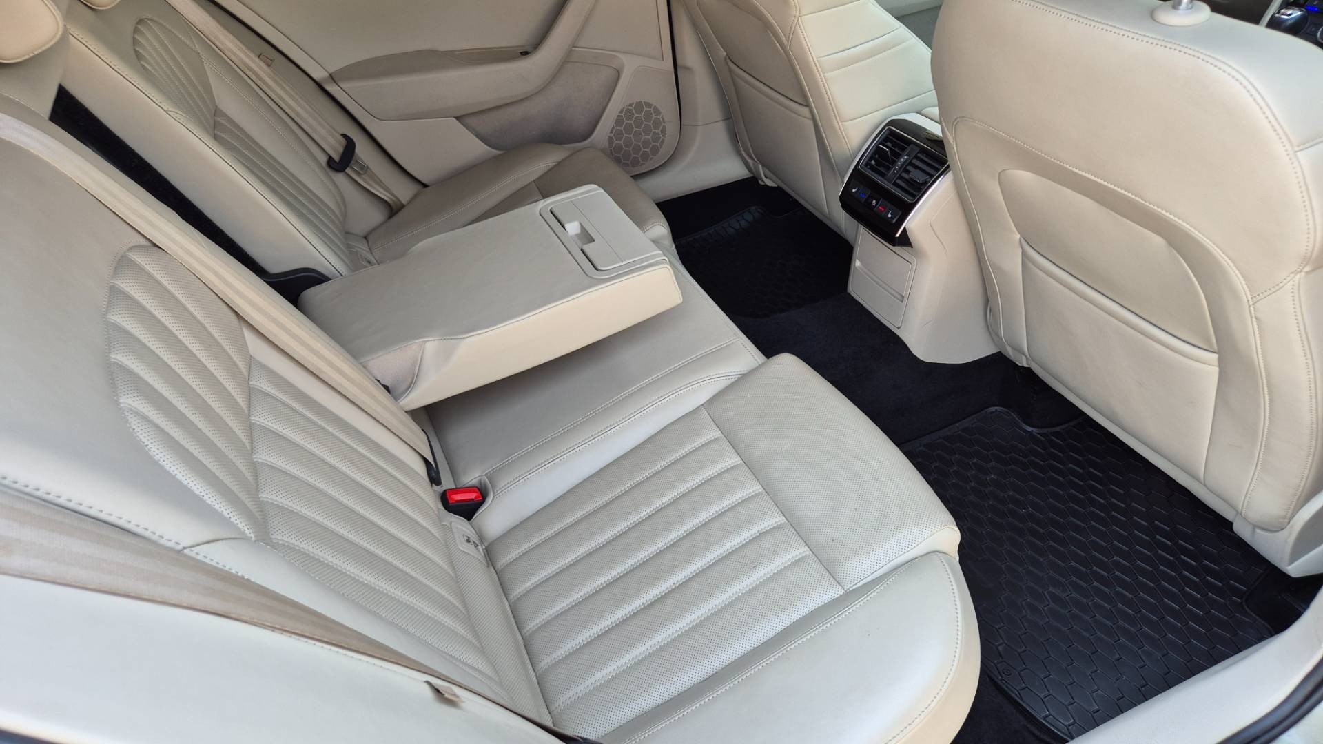 Škoda Superb Combi 2.0 TDI 190k 4x4 Style DSG EU6 – Obrázok 15