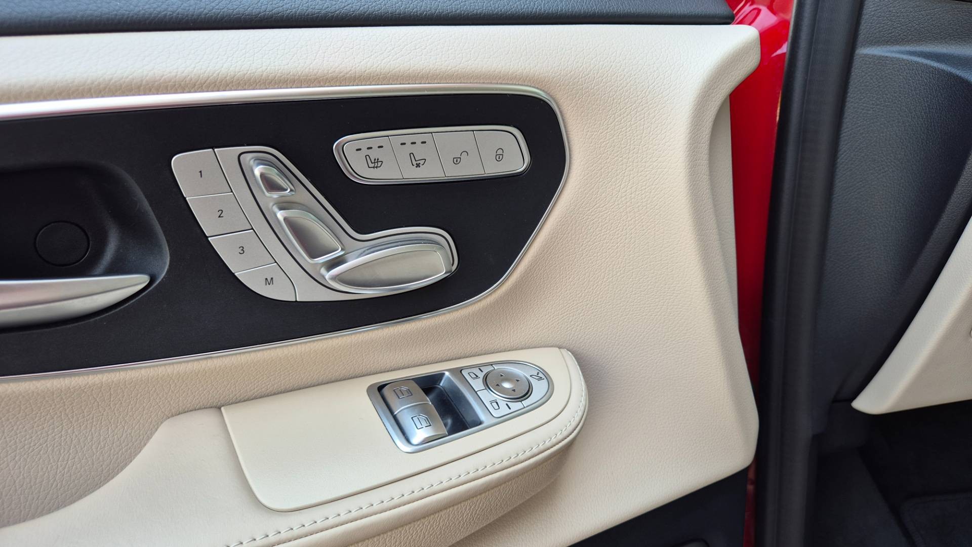 Mercedes-Benz V trieda V300 d Exclusive lang A/T 4MATIC – Obrázok 32