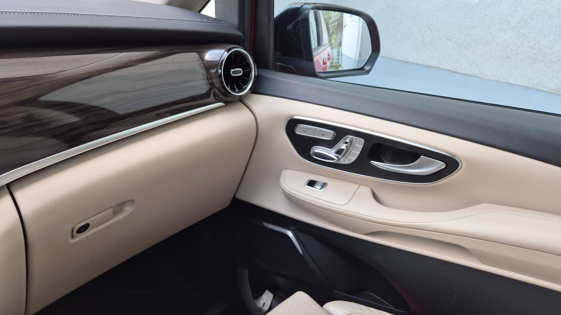 Mercedes-Benz V trieda V300 d Exclusive lang A/T 4MATIC – Obrázok 46