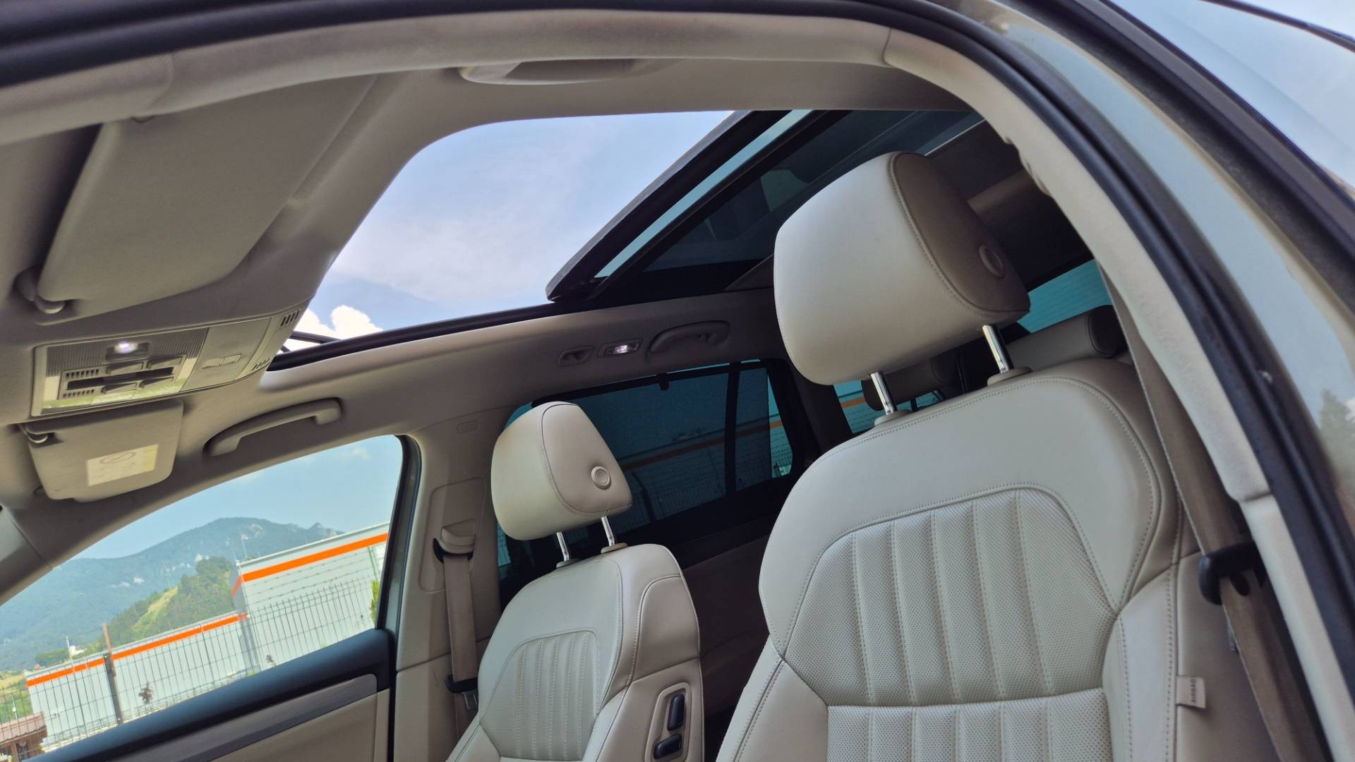 Škoda Superb Combi 2.0 TDI 190k 4x4 Style DSG EU6 – Obrázok 8