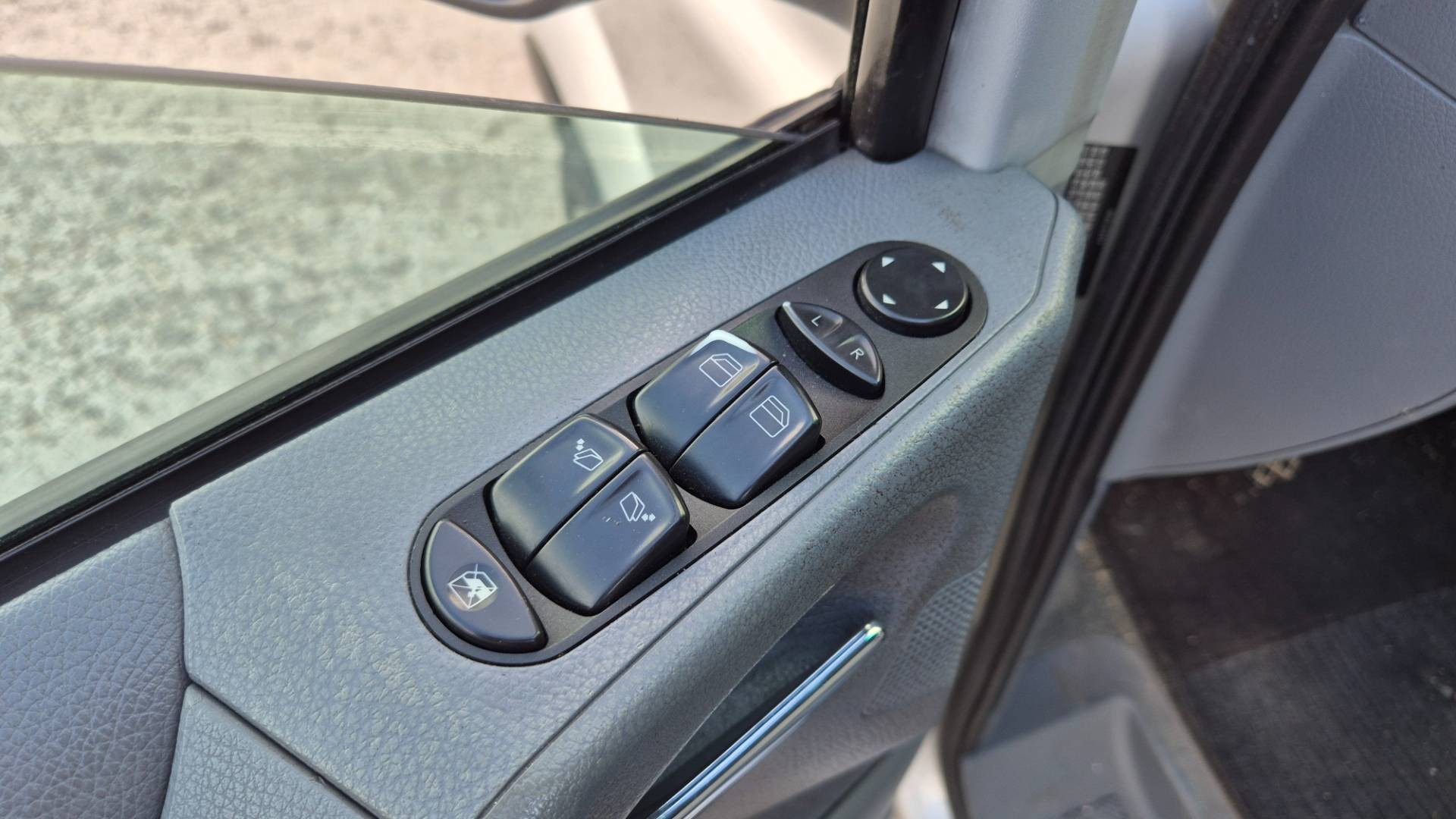Mercedes-Benz Viano 2.2 CDI – Obrázok 19