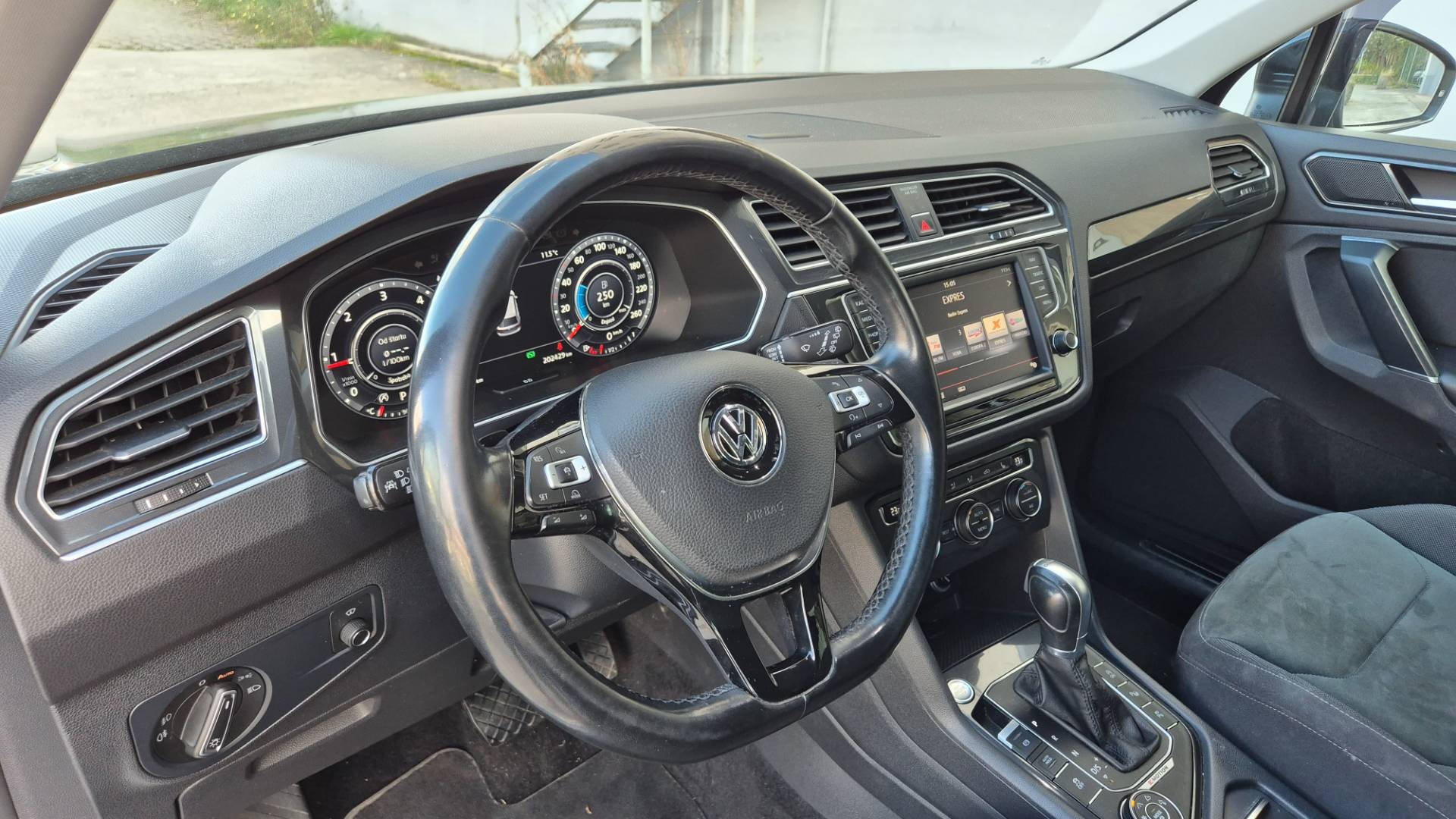 Volkswagen Tiguan 2.0 TDI SCR BMT 4MOTION Highline DSG EU6 – Obrázok 20