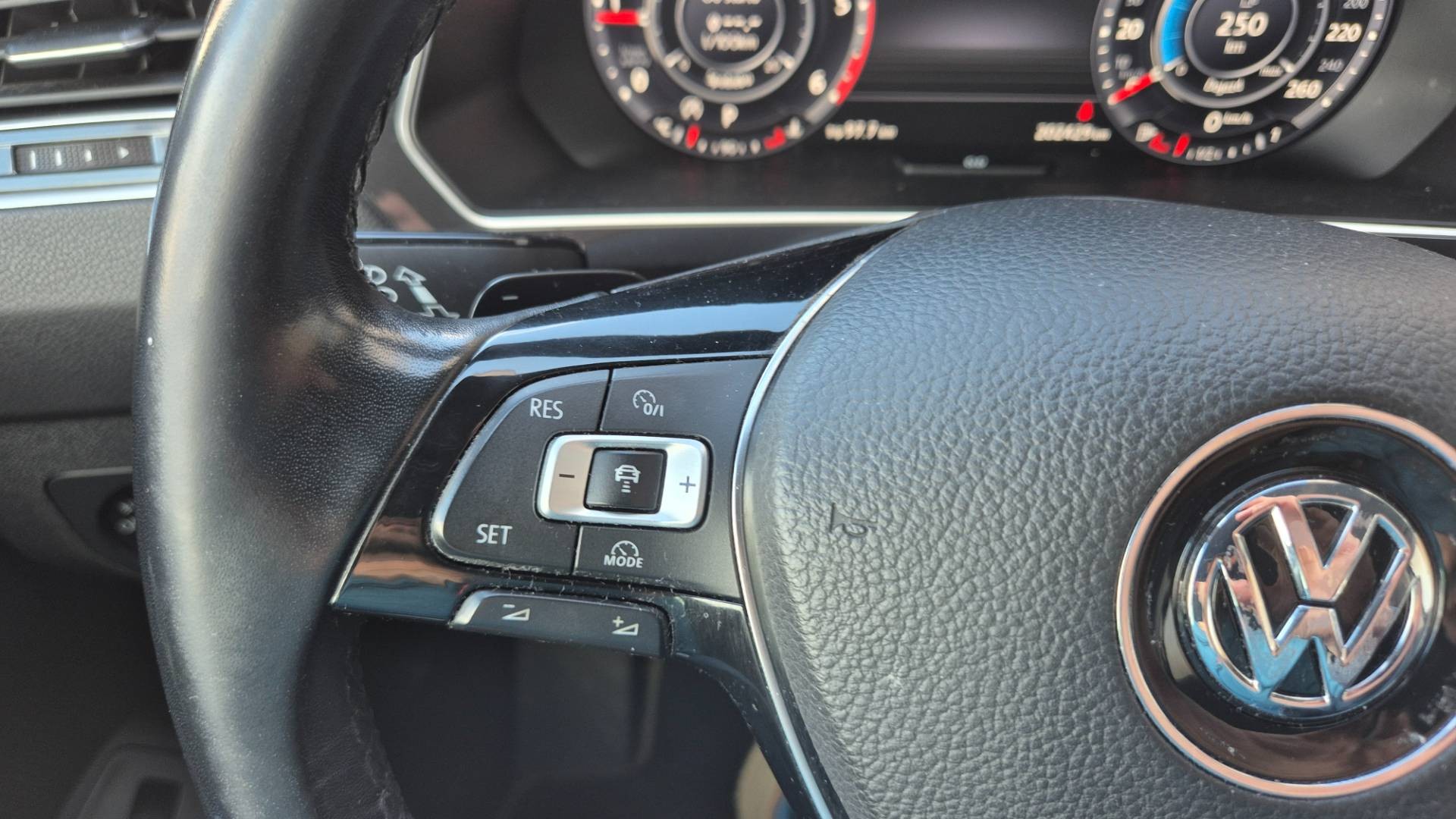 Volkswagen Tiguan 2.0 TDI SCR BMT 4MOTION Highline DSG EU6 – Obrázok 37